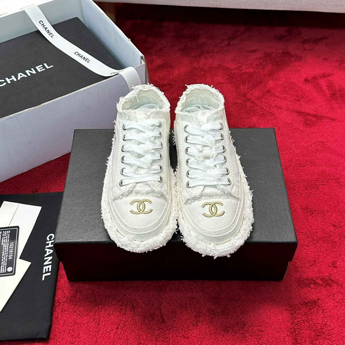 CC 26S Sneaker Flowing Embroidery White Denim Canvas 147788