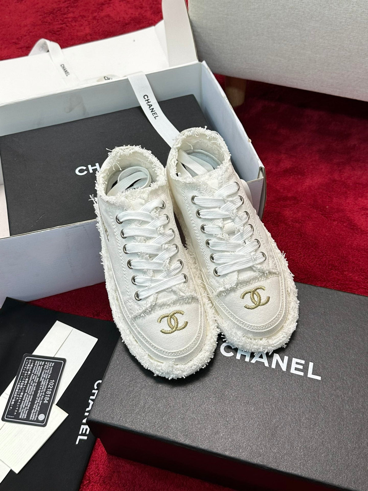 CC 26S Sneaker Flowing Embroidery White Denim Canvas 147788