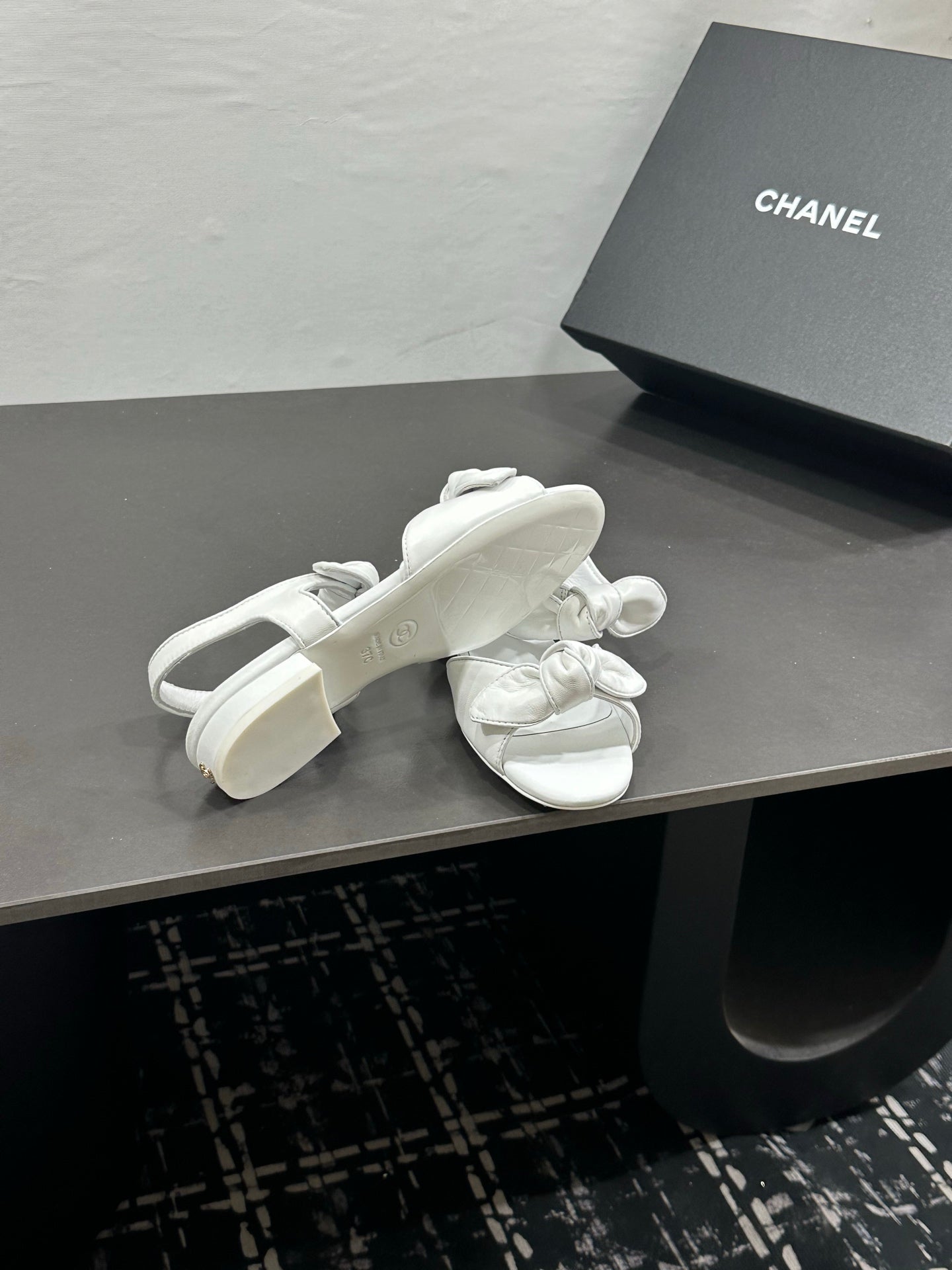 Chanel 26S Bow Sandals In White Calfskin