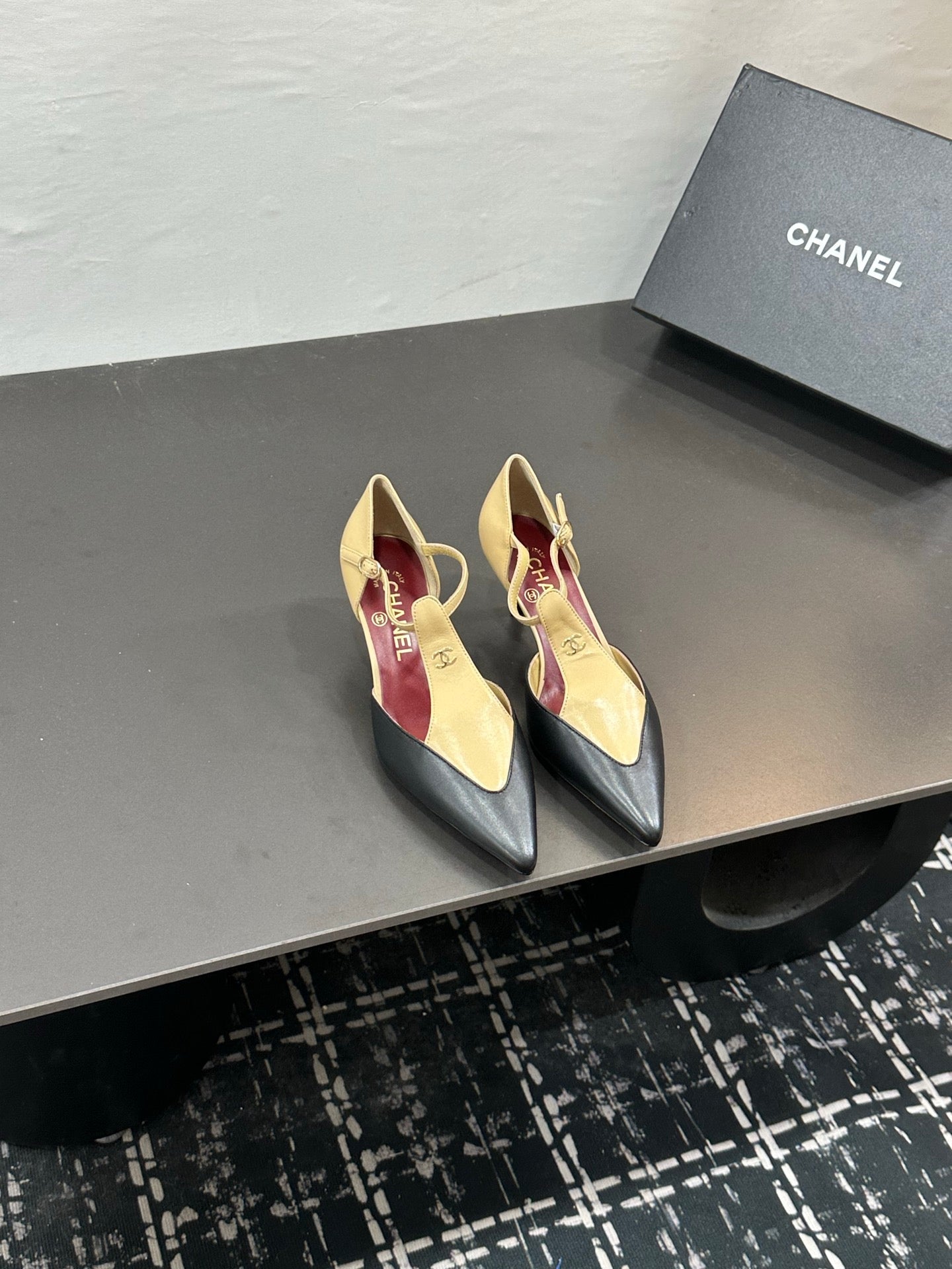 CC Métiers d’art 2026 Mary Janes 5cm Black Beige Lambskin 832542