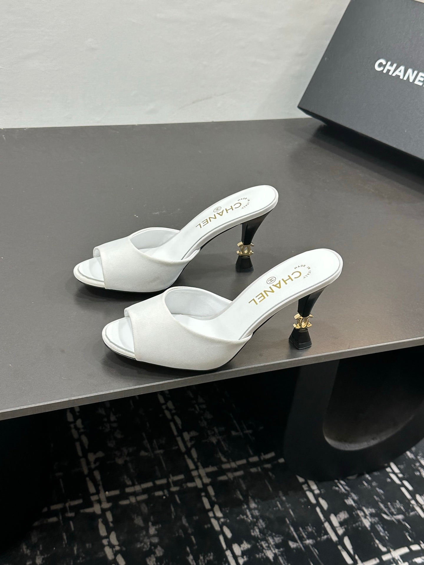 CC 26s Sandal White Sheepskin Satin 832569