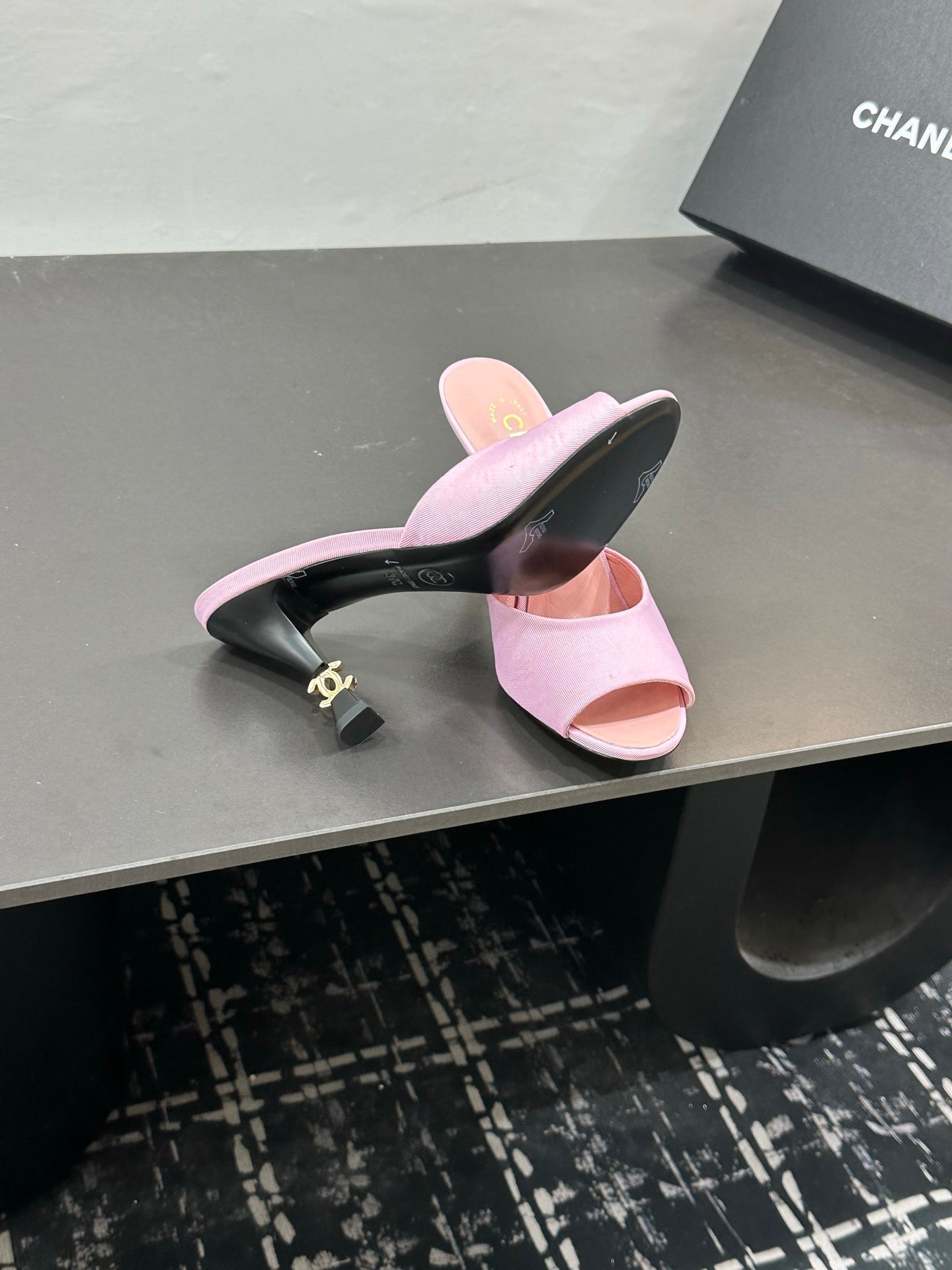 CC 26s Sandal Light Pink Sheepskin Satin 832562