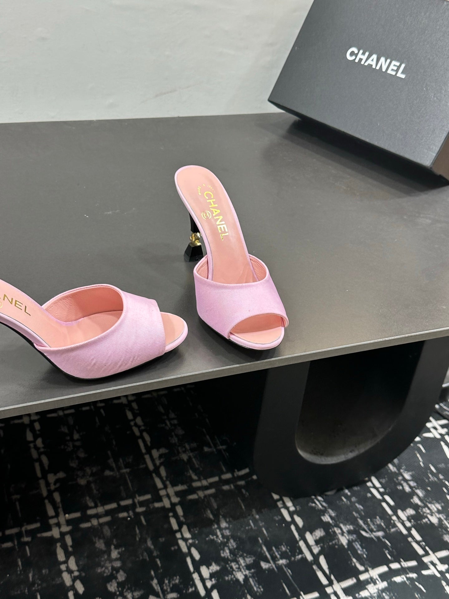 CC 26s Sandal Light Pink Sheepskin Satin 832562