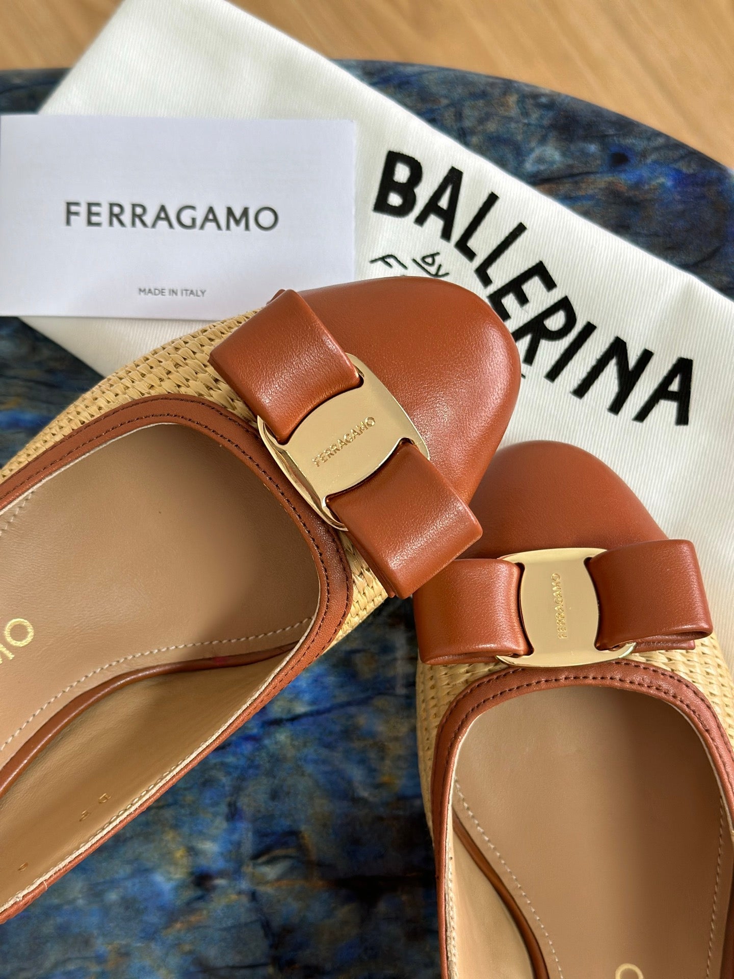 Ferragamo 26s Vara Bow Slingback Brown Leather Raffia 929098