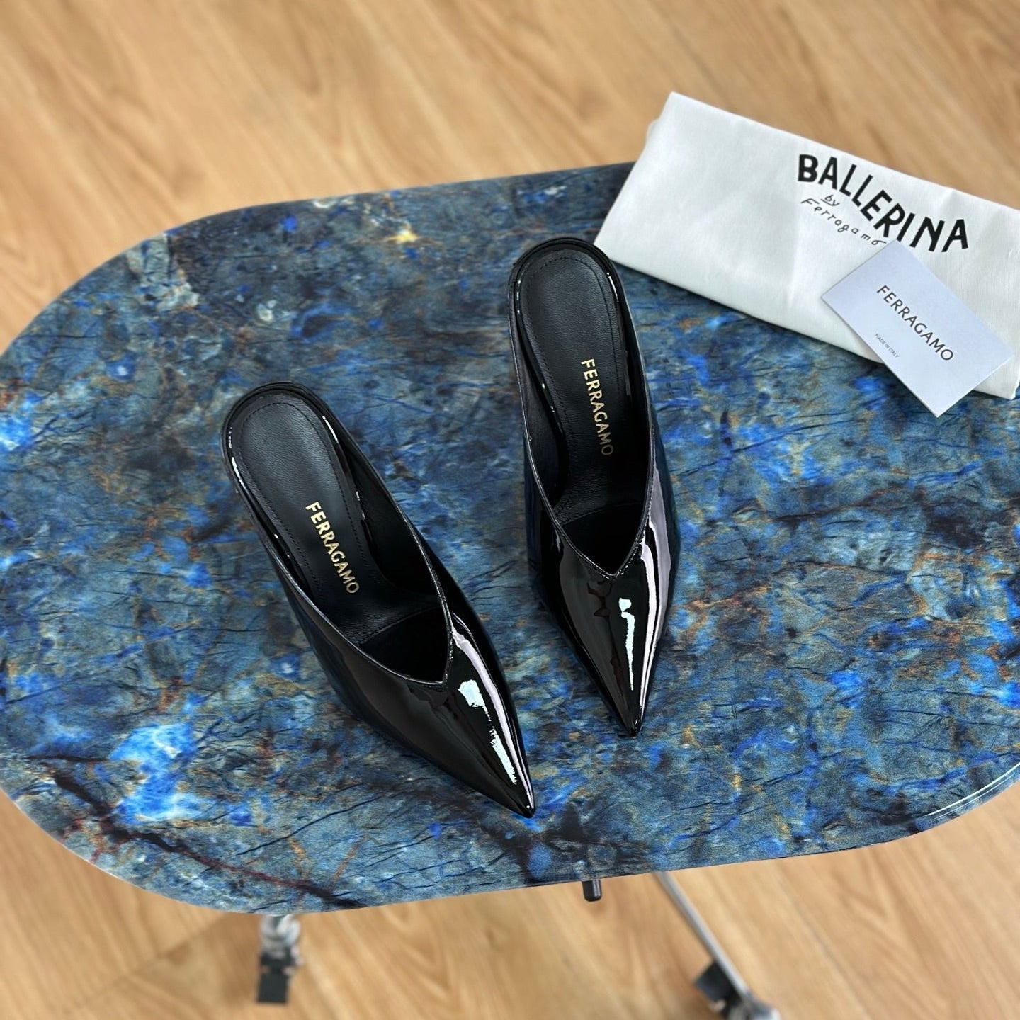 Ferragamo 26s Slippers Black Patent Leather 929099