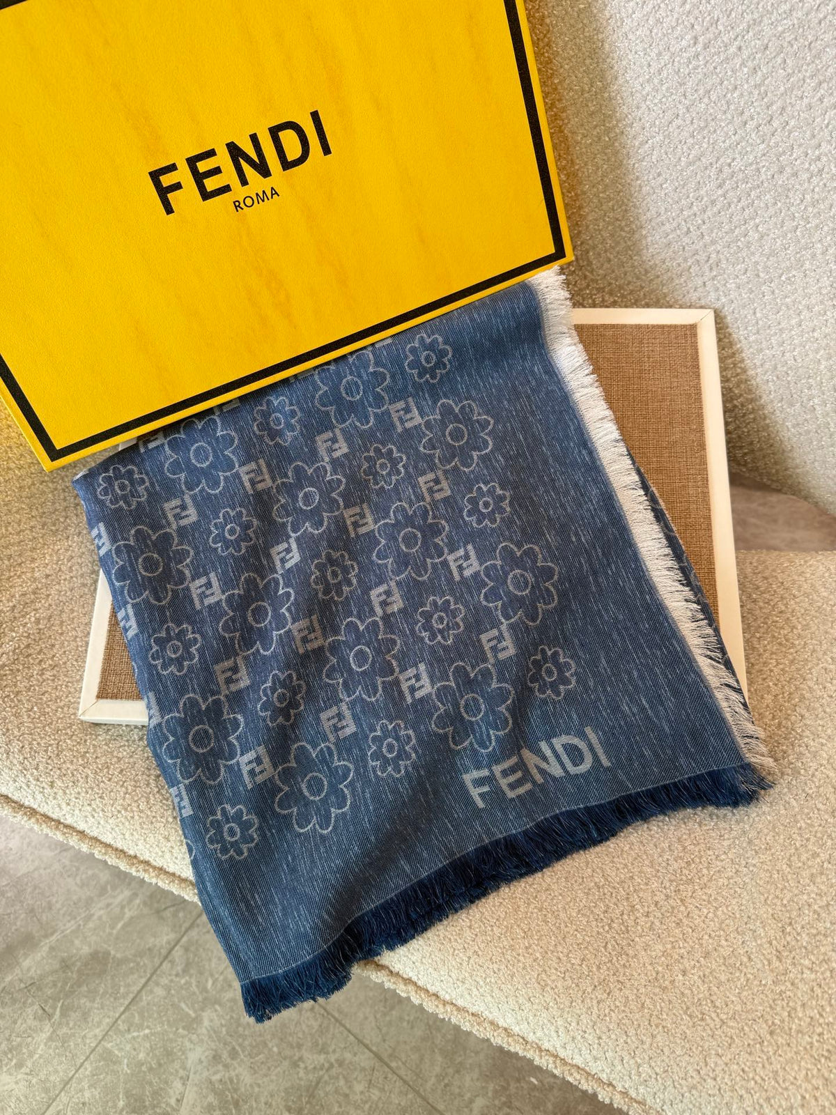 Fendi 26s Scarf 140 In Cashmere And Silk 522025