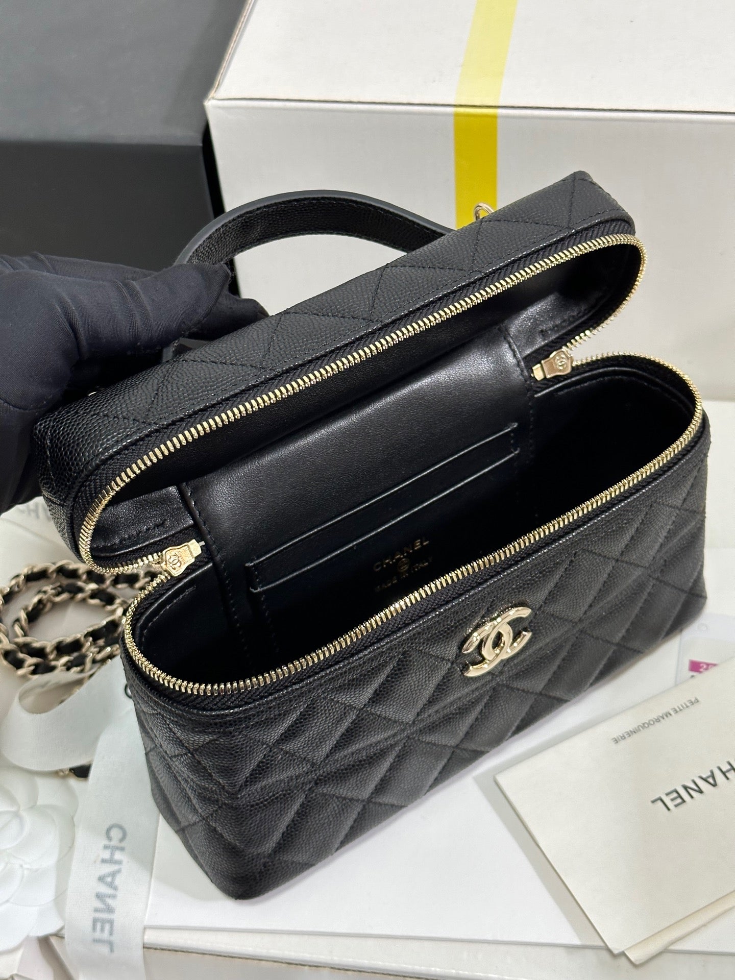 CC 25C Vanity Case 19.5cm Black Calfskin Light GHW 243640