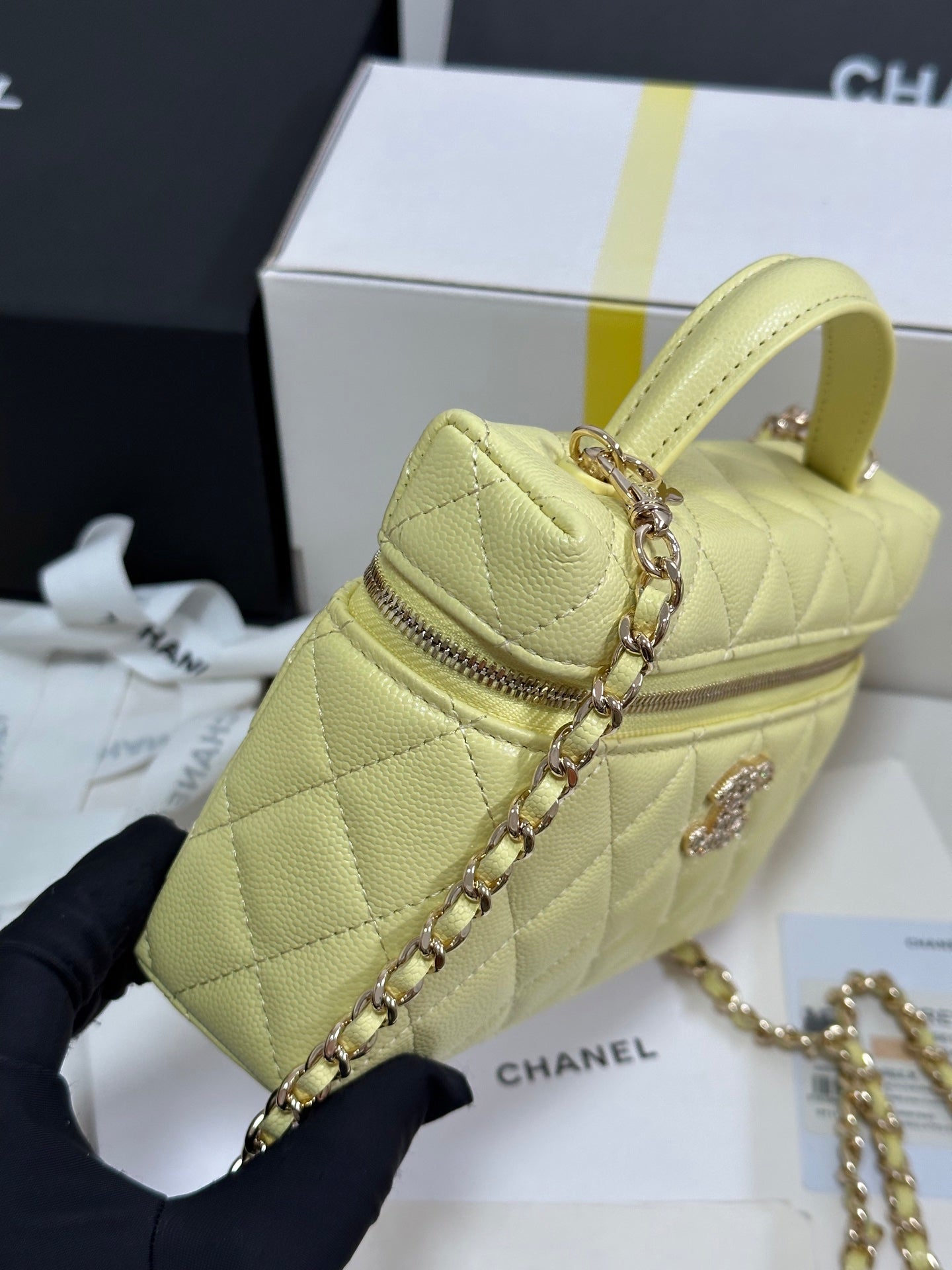 CC 25P Vanity Case 19.5cm Yellow Pastel Calfskin Heart Rhinestone 243607