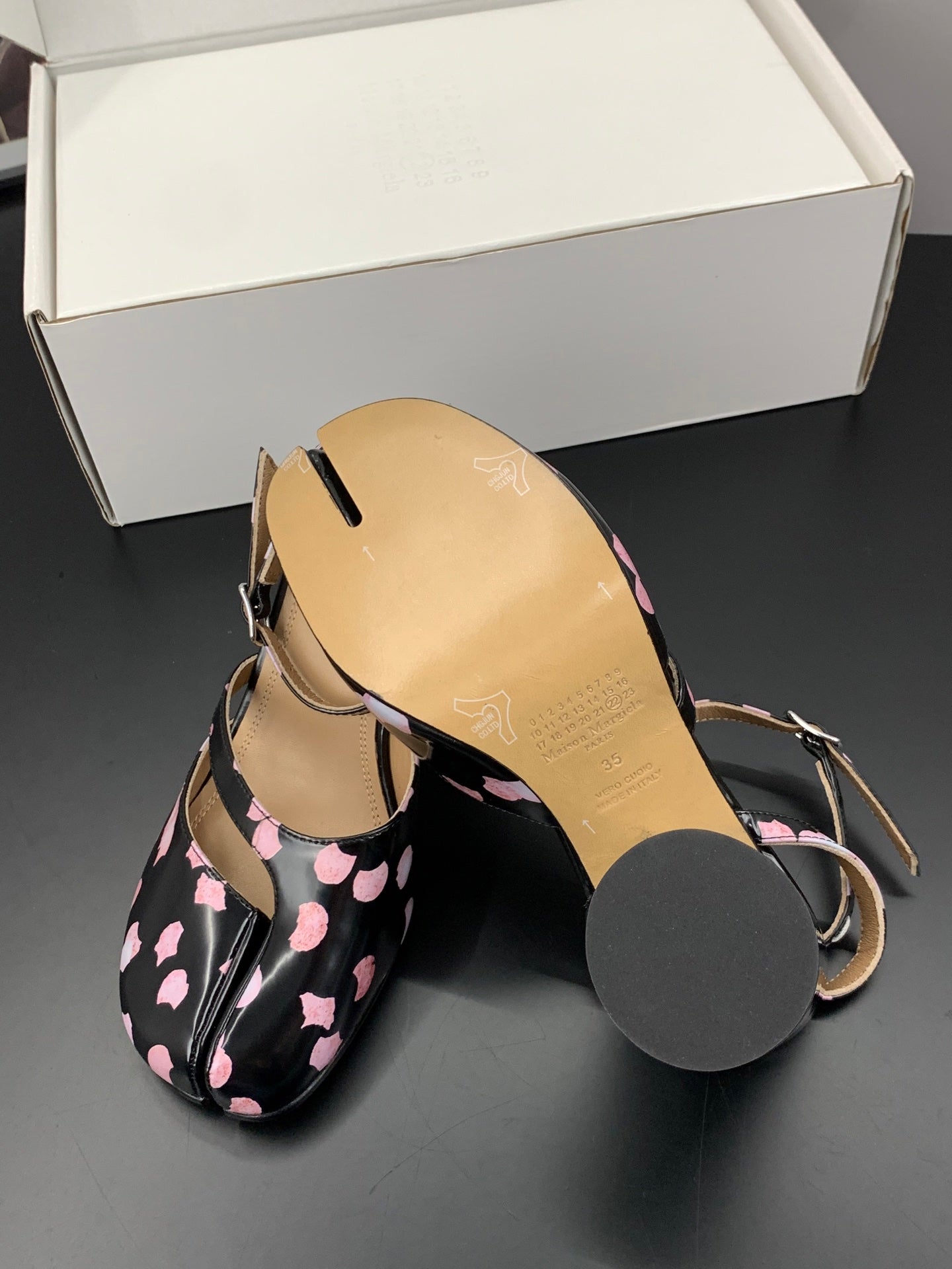 MM6 Tabi Slingback 6cm Black Pink Cowhide 895243