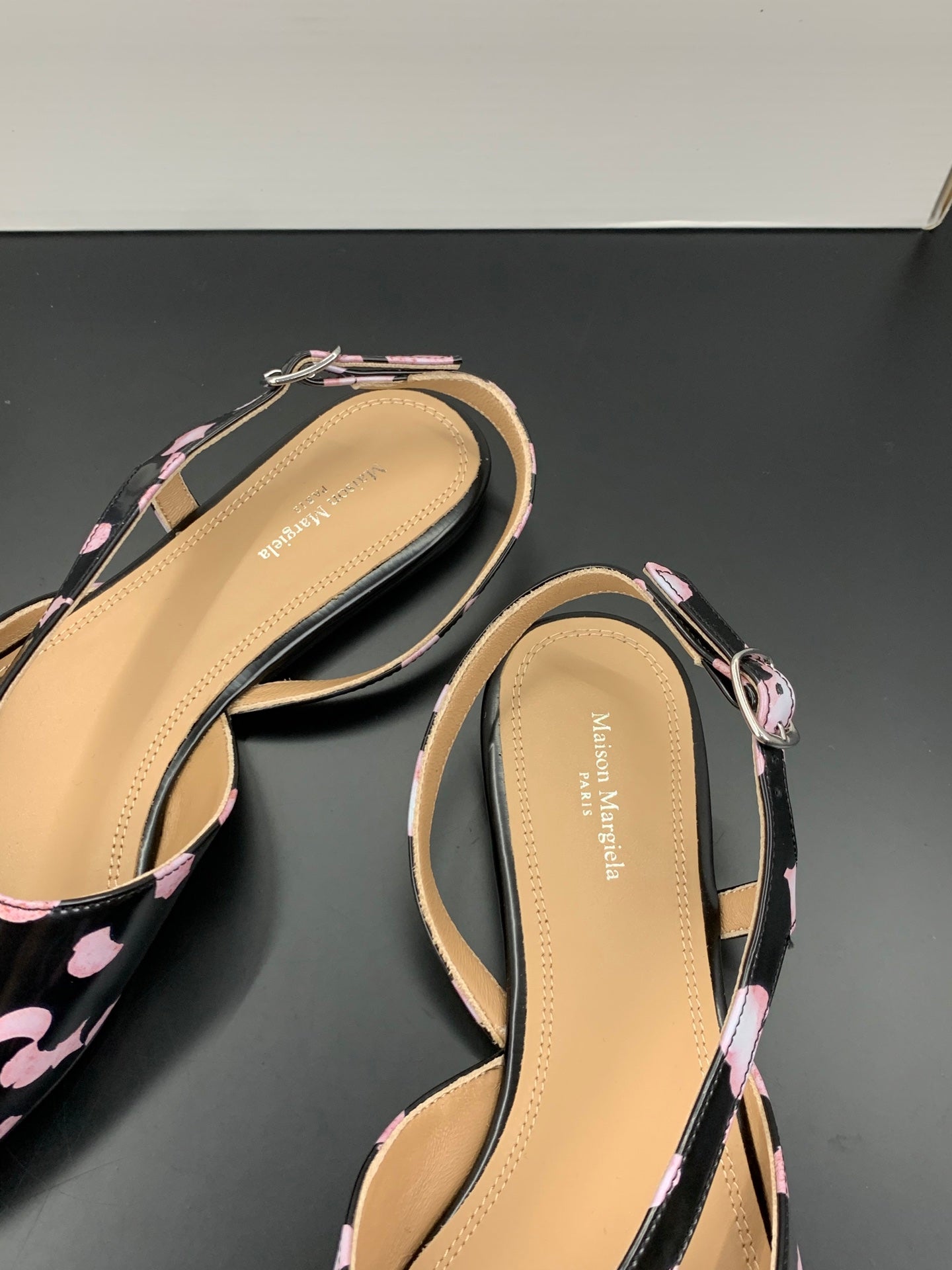 MM6 Tabi Slingback Flats Black Pink Cowhide 895244