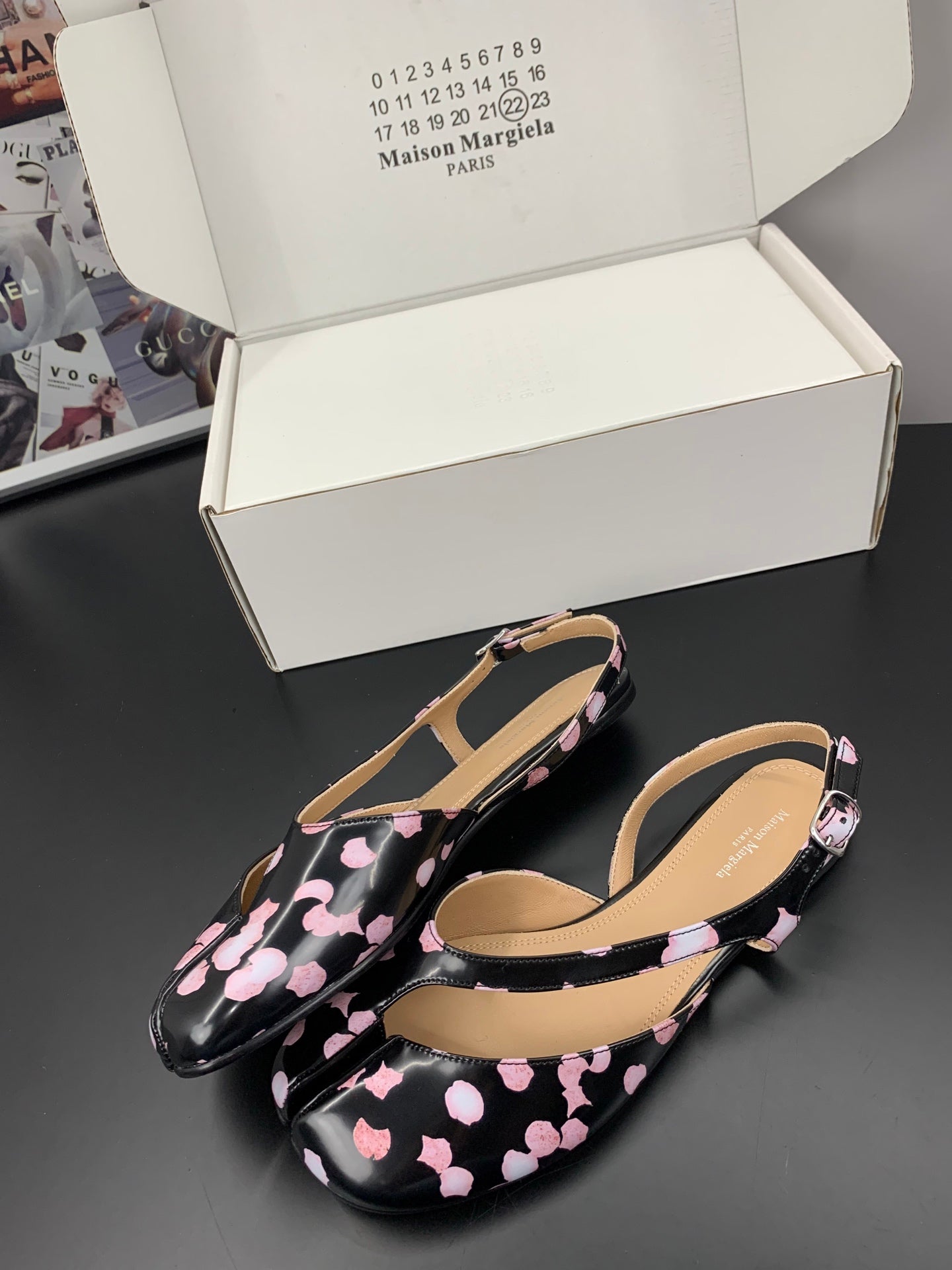 MM6 Tabi Slingback Flats Black Pink Cowhide 895244