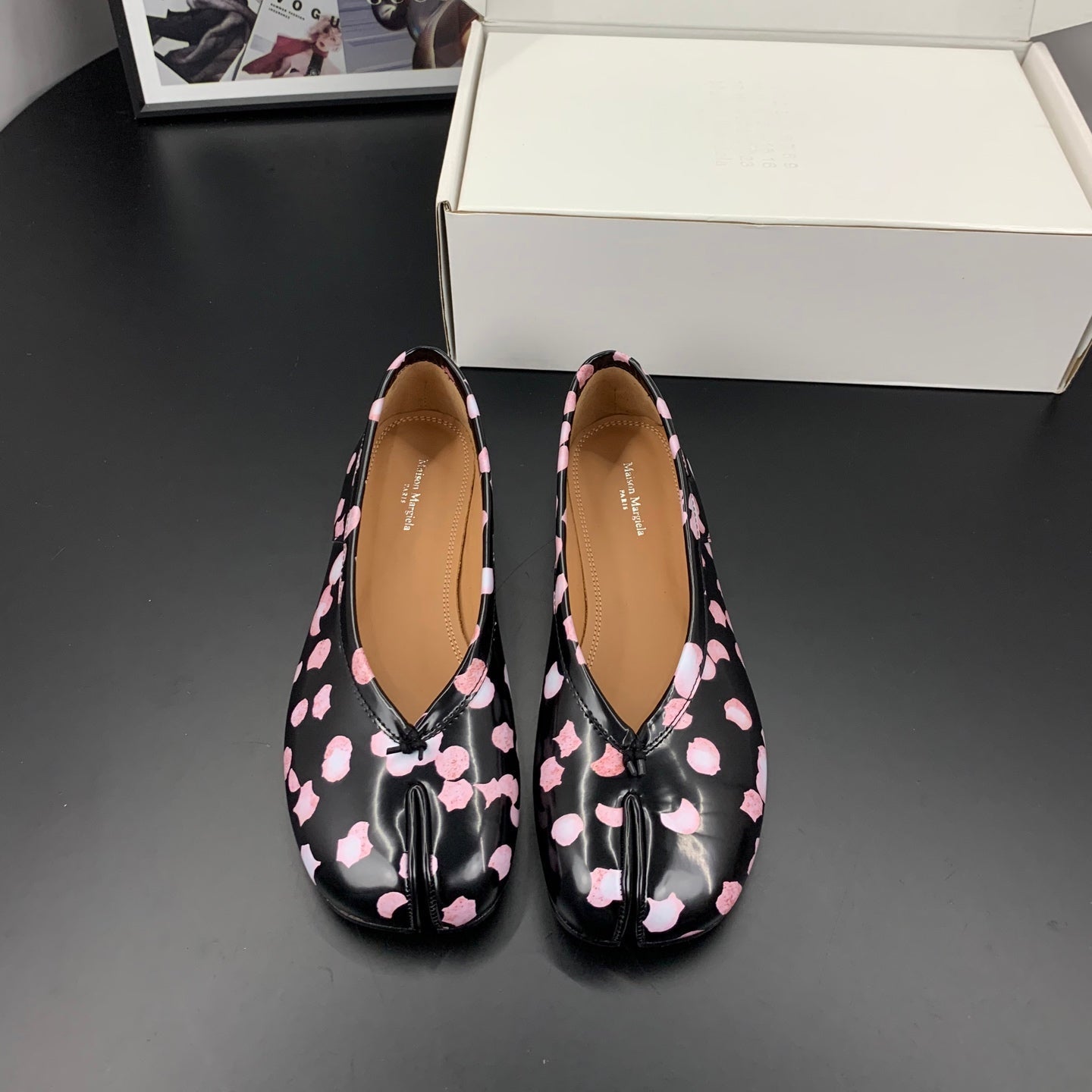 MM6 Tabi Ballet Flats Black Pink Cowhide 895246