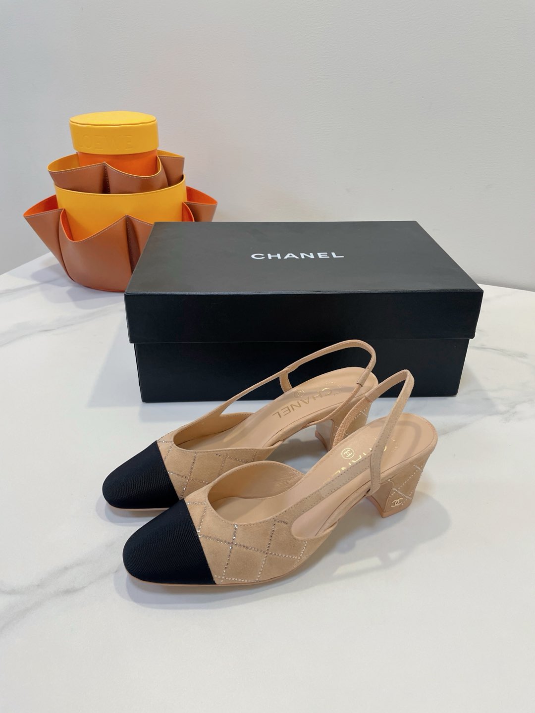 CC 26s Quilted Two-Tone Slingbacks Beige Black Suede Fabric 941696