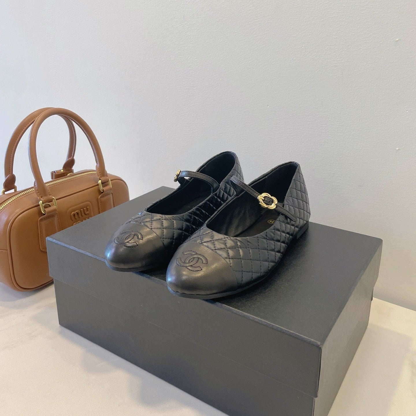 CC 25A Ballet Flat  With Strap Quited Black Sheepskin 530539