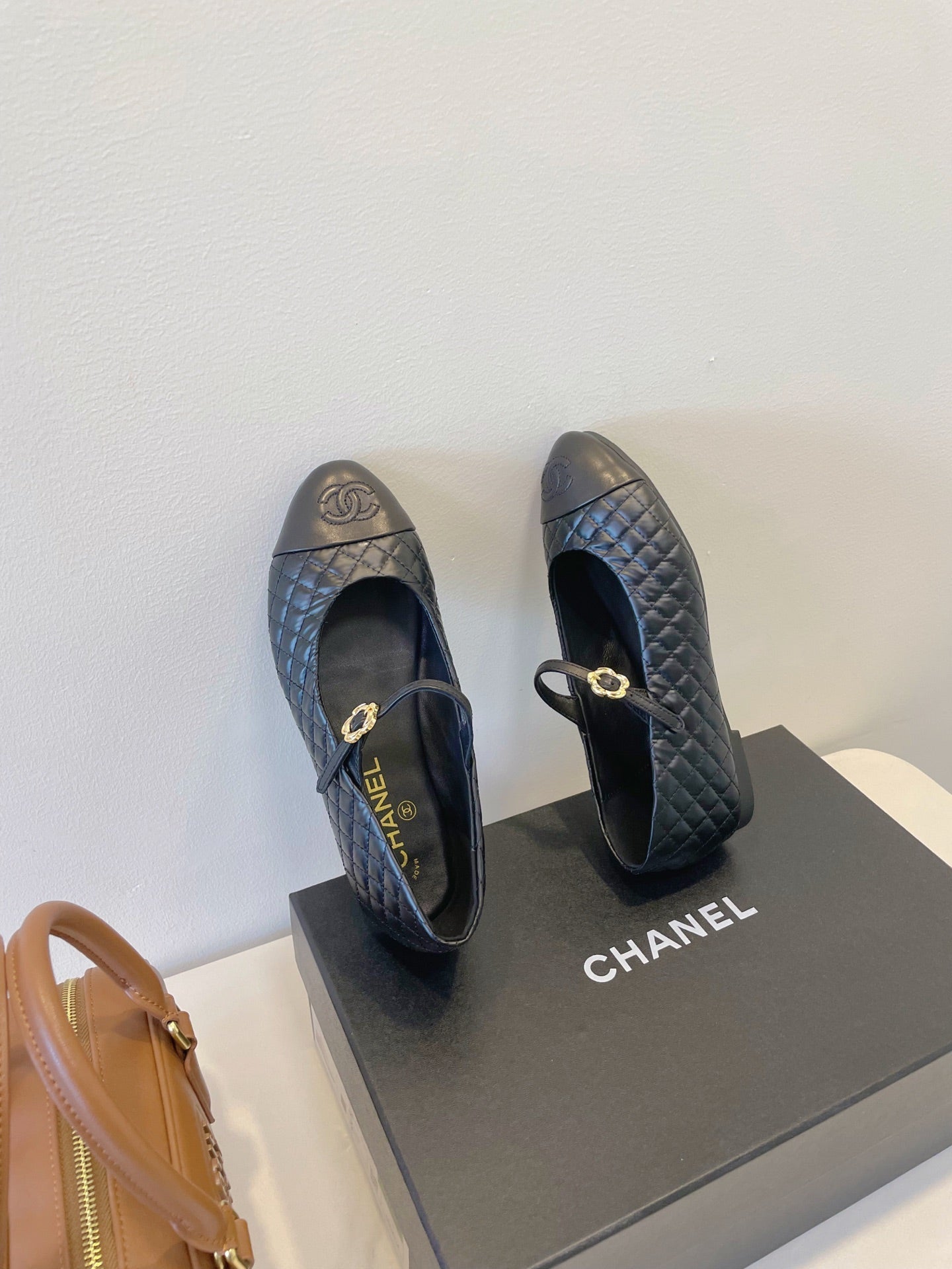 CC 25A Ballet Flat  With Strap Quited Black Sheepskin 530539