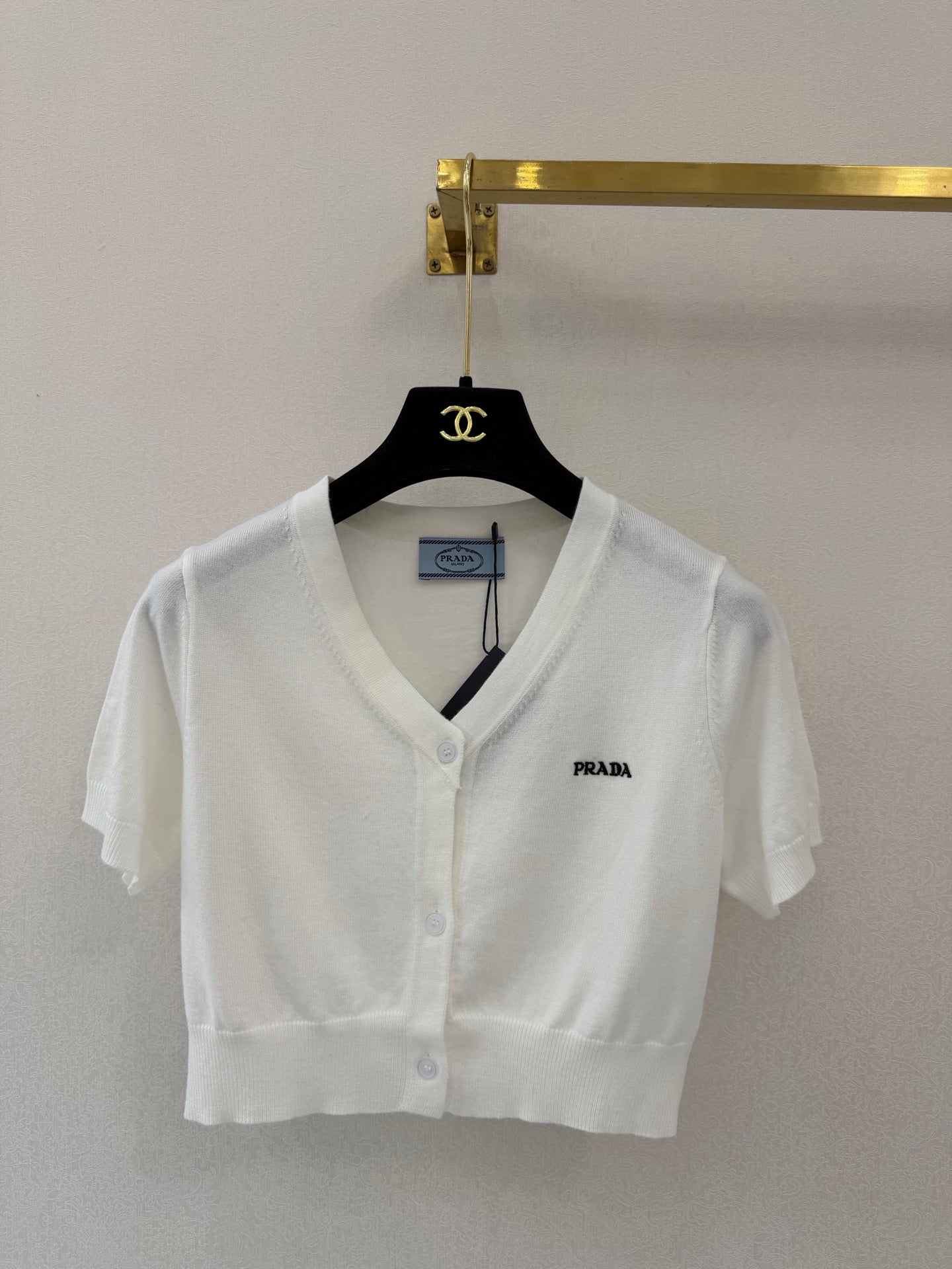 Prada 26s V-neck Short-Sleeved Top White Wool 424780