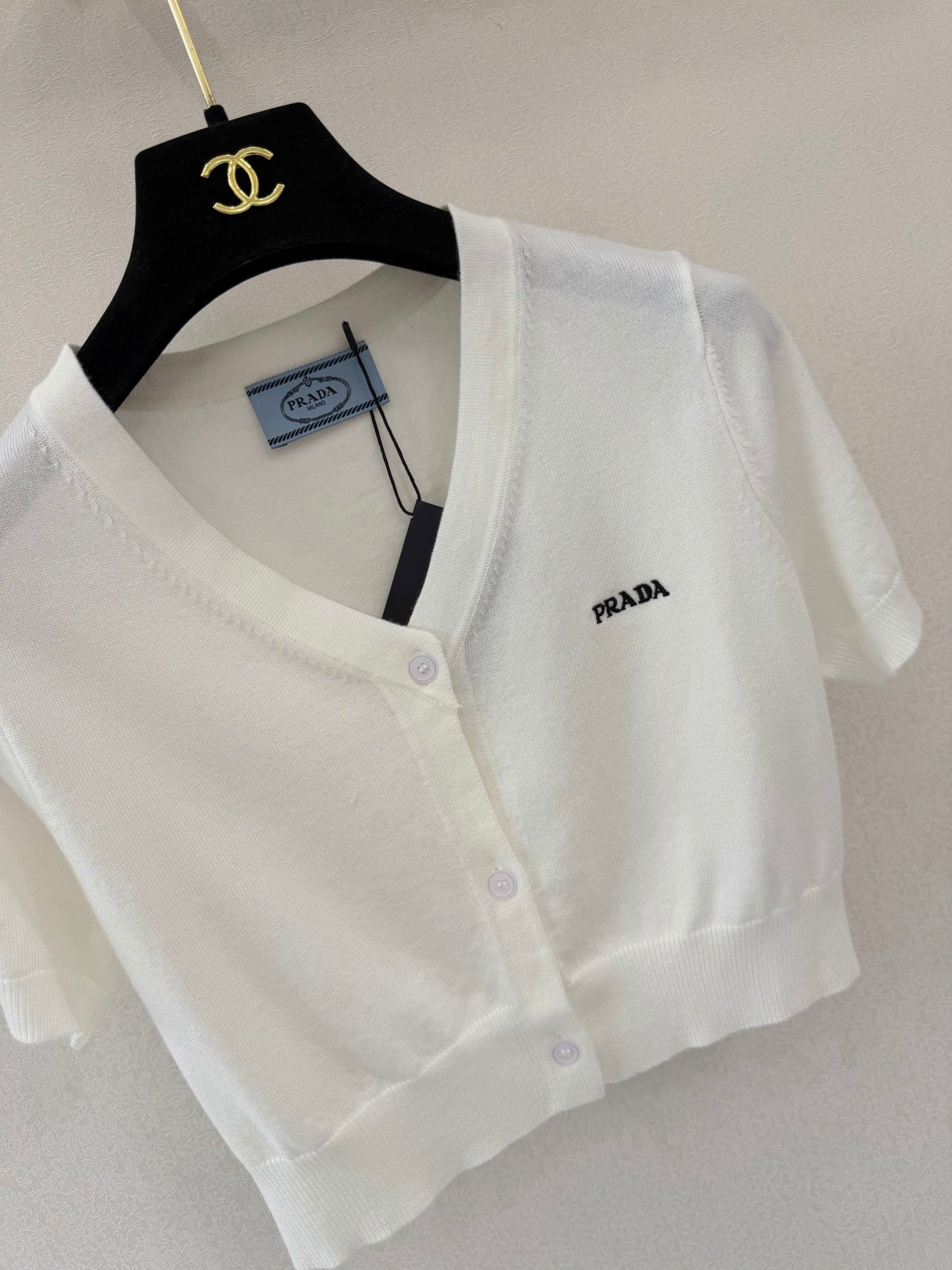 Prada 26s V-neck Short-Sleeved Top White Wool 424780