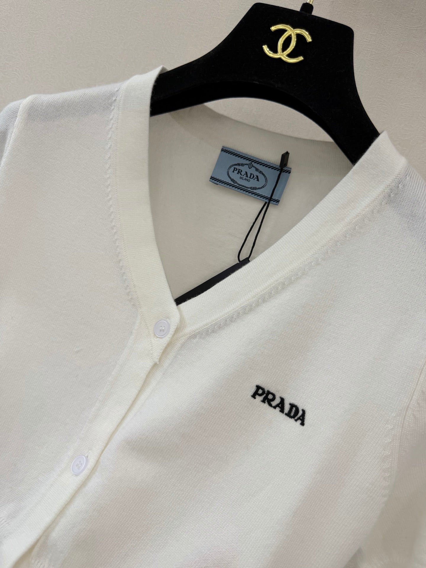 Prada 26s V-neck Short-Sleeved Top White Wool 424780