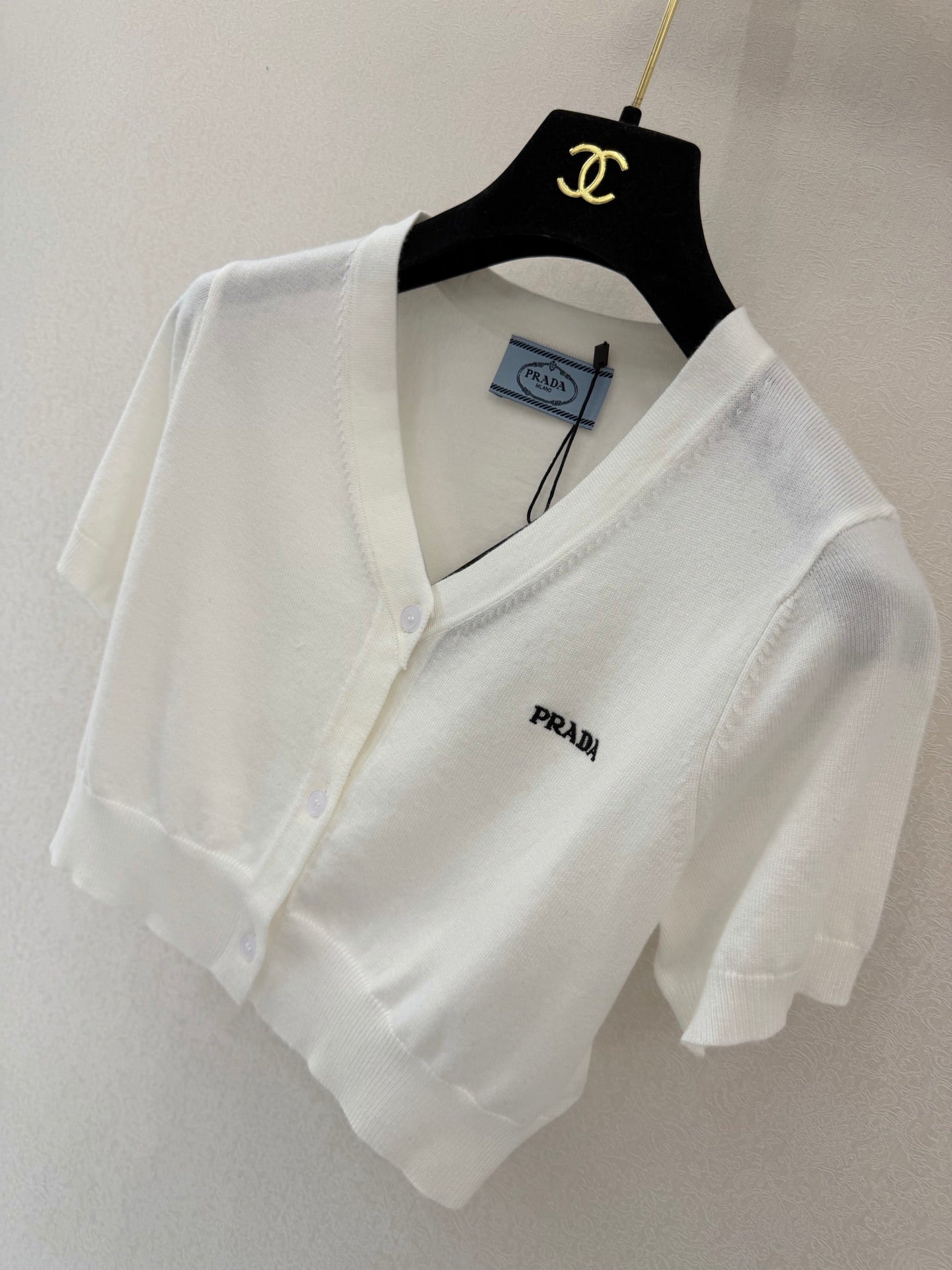 Prada 26s V-neck Short-Sleeved Top White Wool 424780