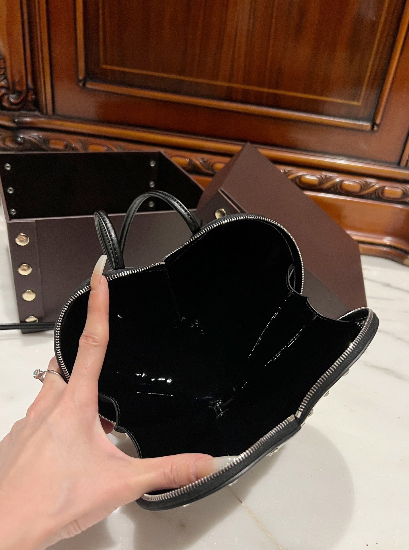 LE COEUR BAG 21 IN BLACK PATENT CALFSKIN ATTACHED STRASS