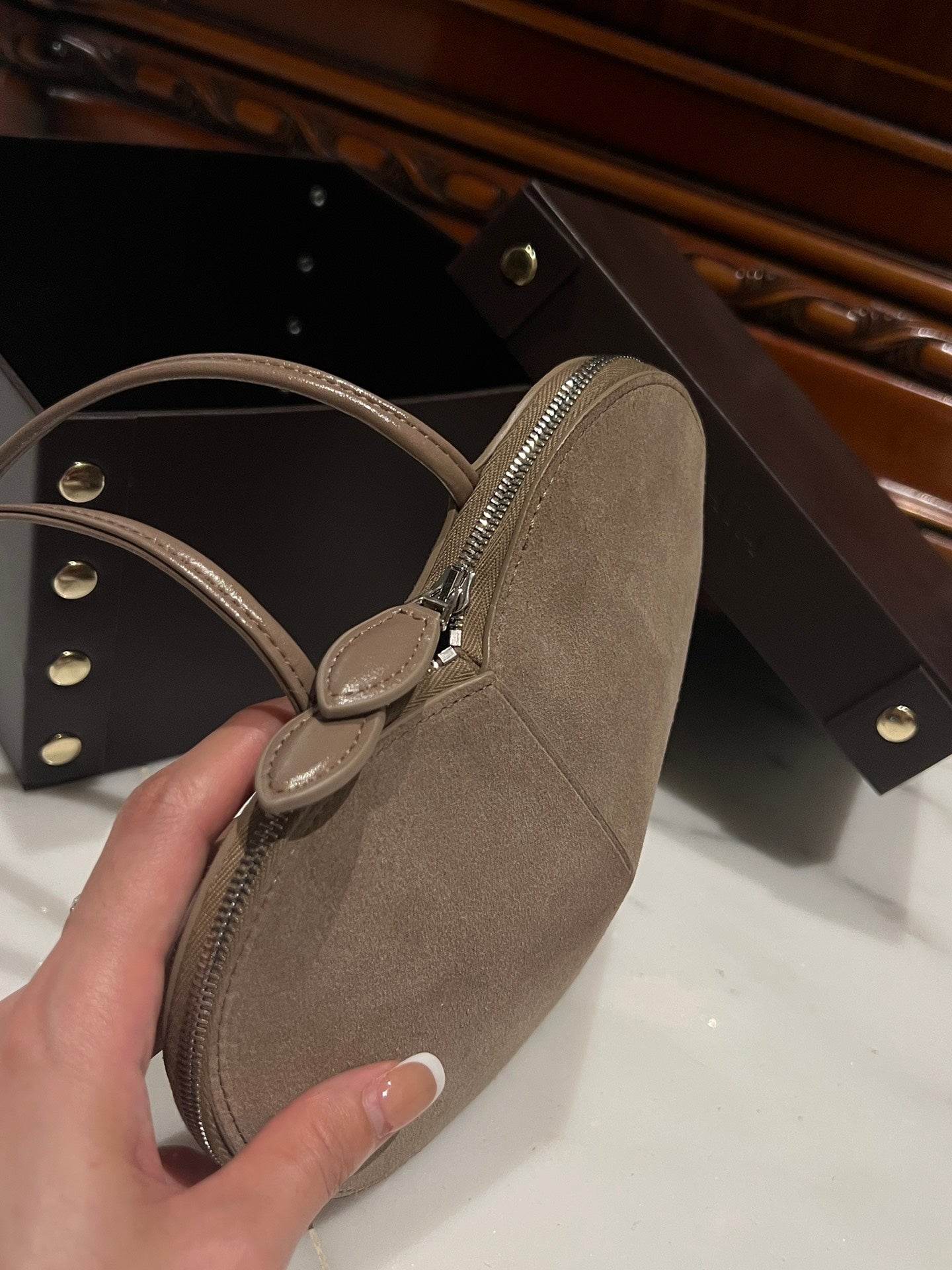 LE COEUR BAG 21 IN HEAVY BROWN SUEDE