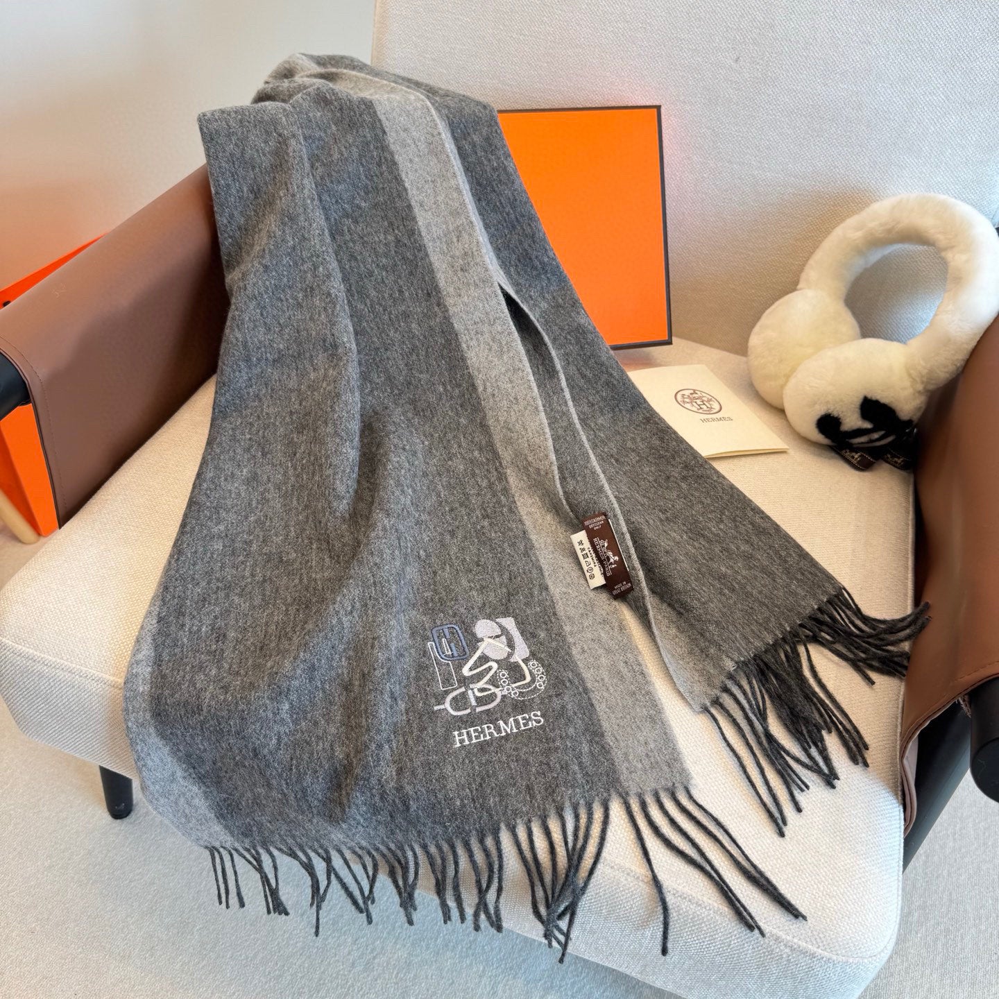 HM Classic Embroidered Scarf 185CM Gray Cashmere 292824