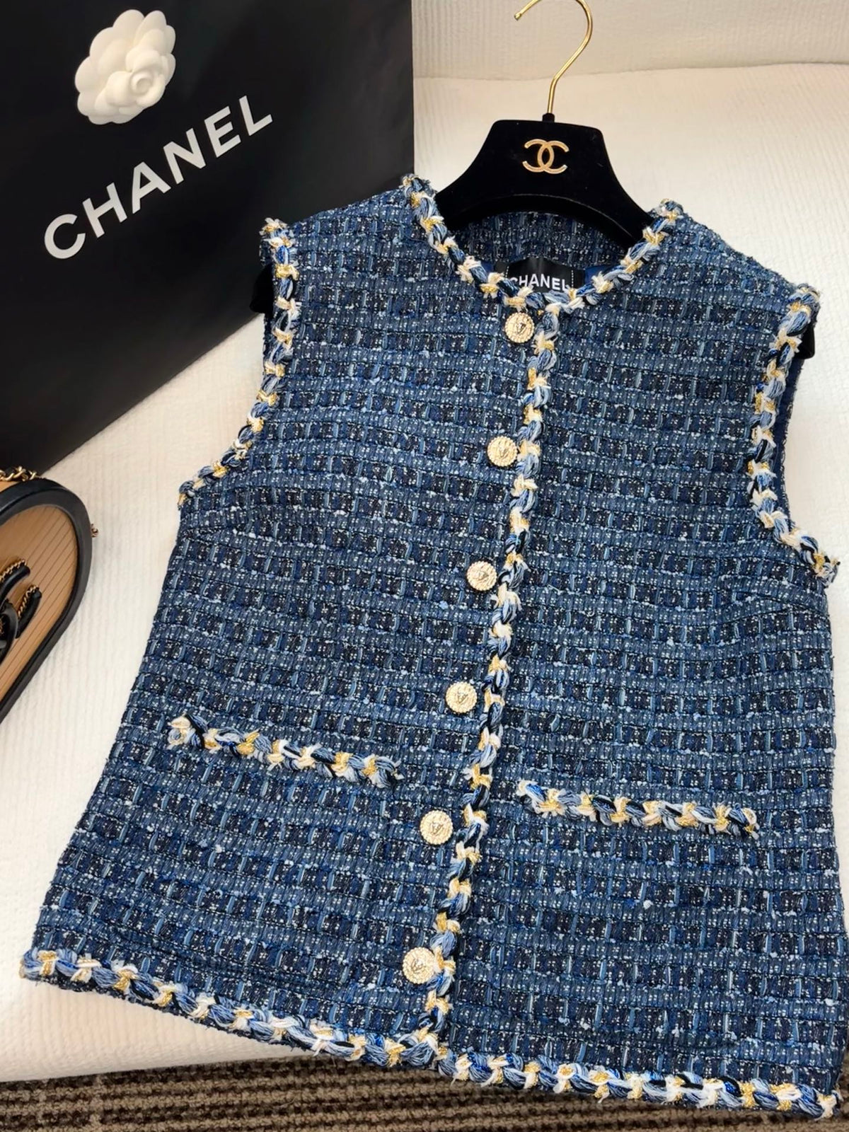 CC 26s Tweed Vest 54cm Blue Mix Gold 439151
