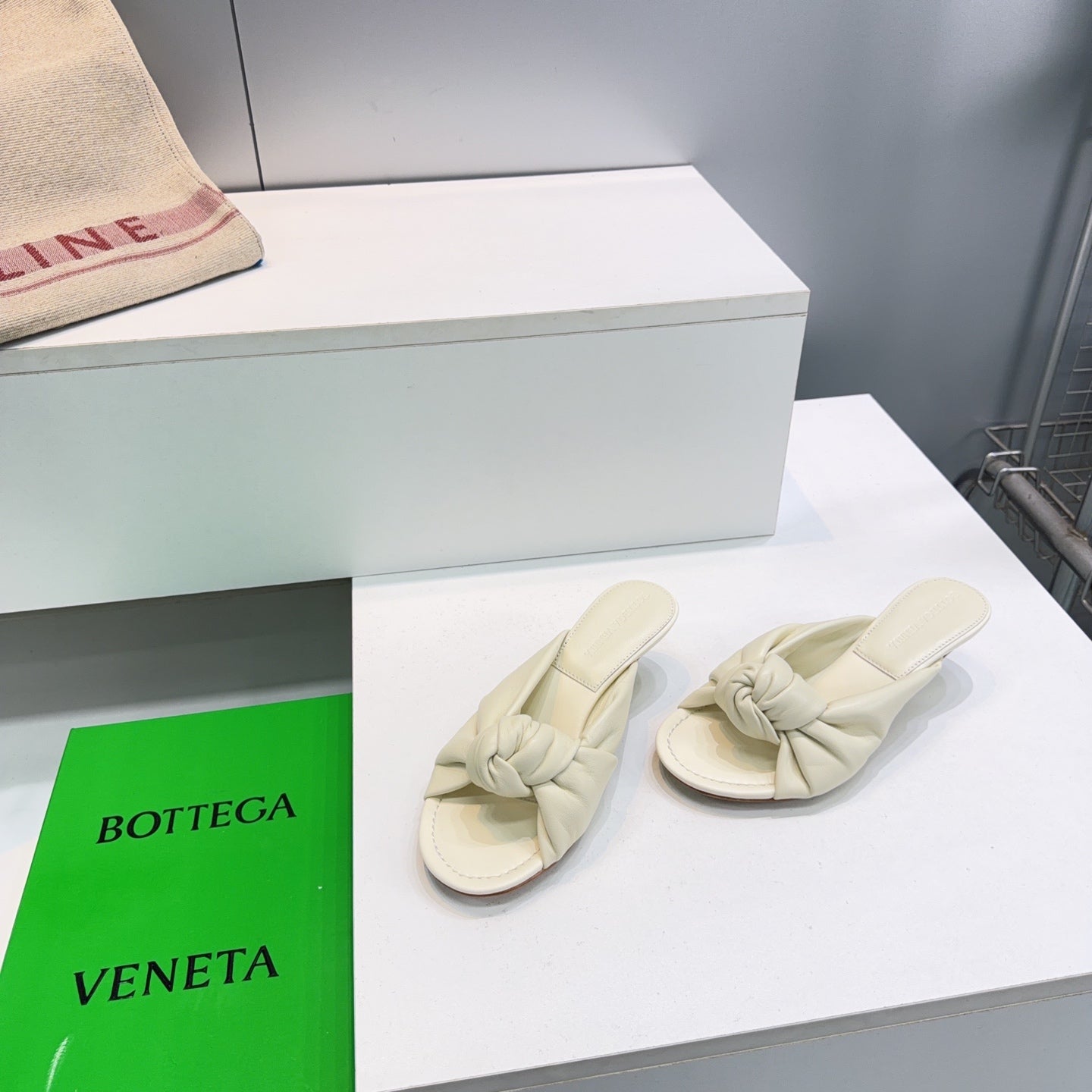 BV Cherry Mules 5.5cm Cream Sheepskin 842932
