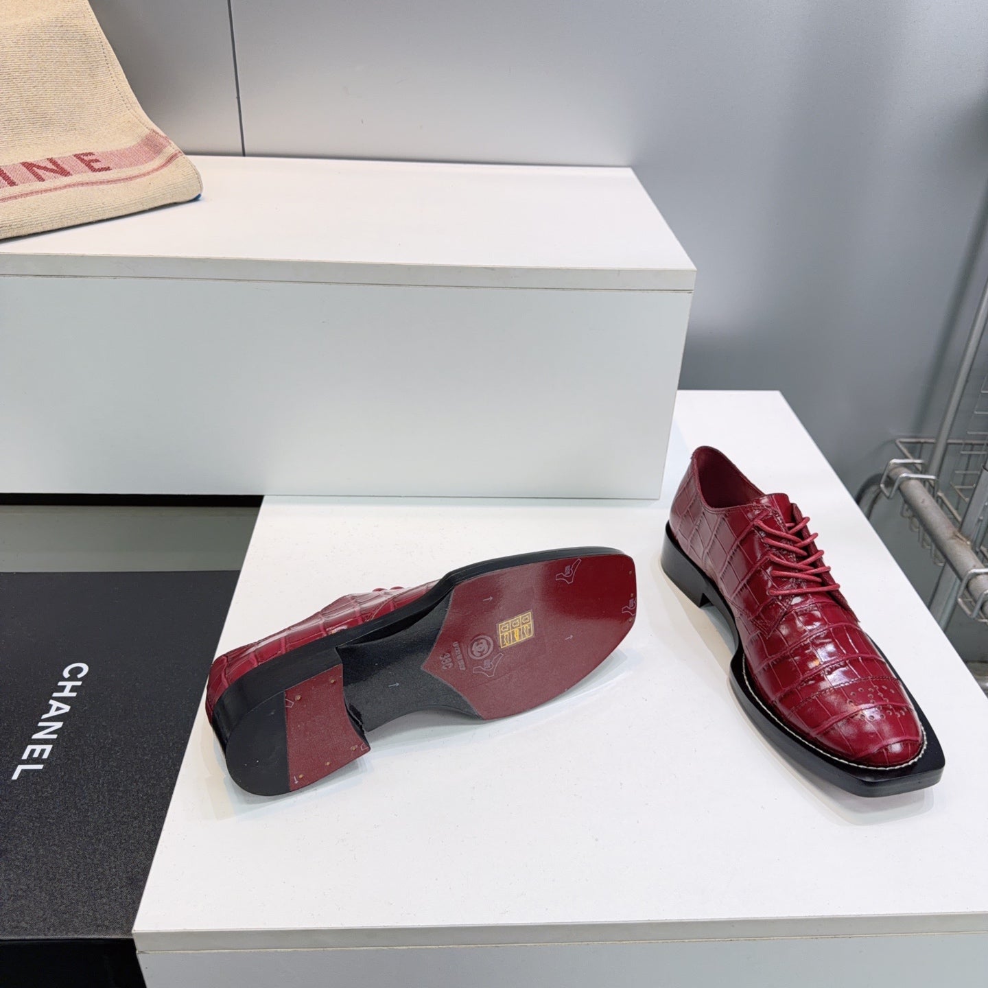 CC Lace-Up Shoes Burgundy Crocodile Embossed Patent Calfskin 842730