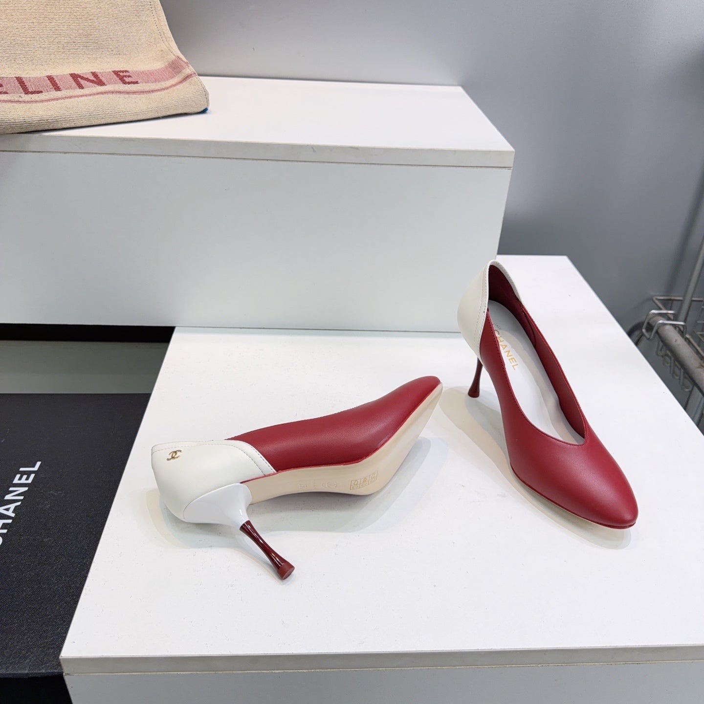 CC FW26 High Heels Pumps 8.5cm White Burgundy Lambskin 942740