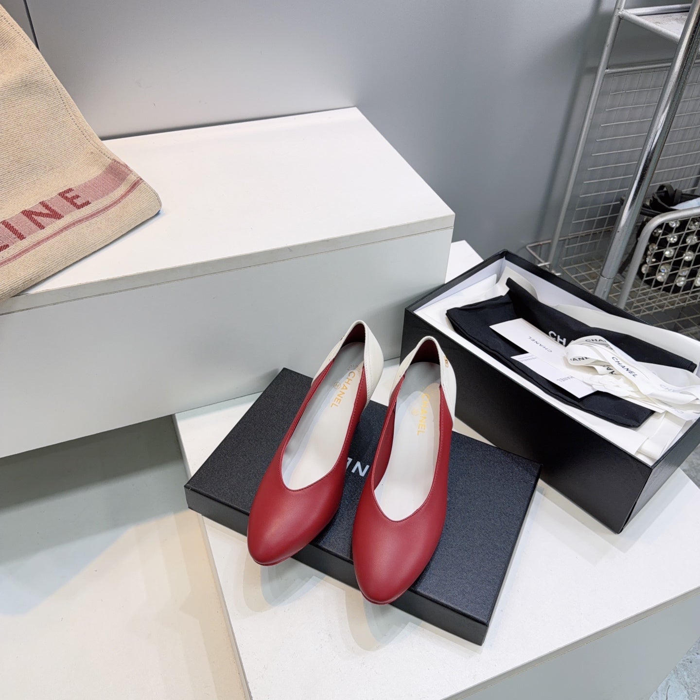 CC FW26 High Heels Pumps 8.5cm White Burgundy Lambskin 942740