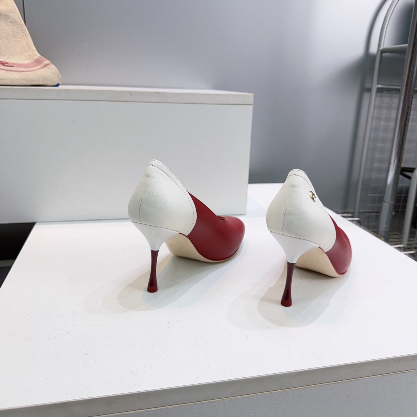 CC FW26 High Heels Pumps 8.5cm White Burgundy Lambskin 942740