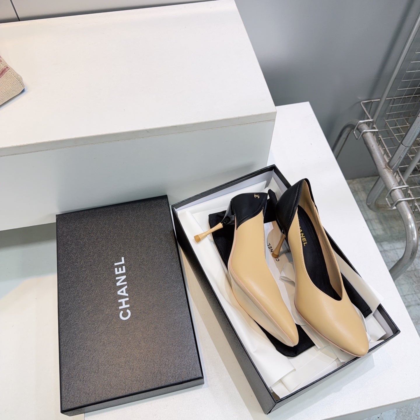 CC FW26 High Heels Pumps 8.5cm Black Beige Lambskin 942741
