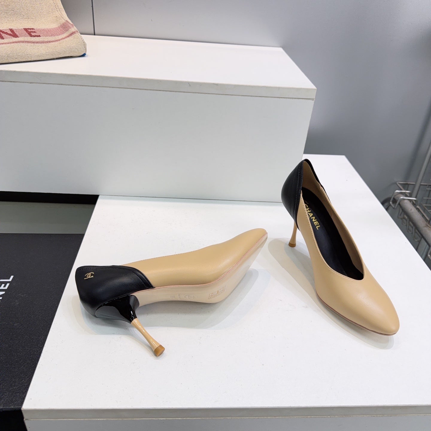 CC FW26 High Heels Pumps 8.5cm Black Beige Lambskin 942741