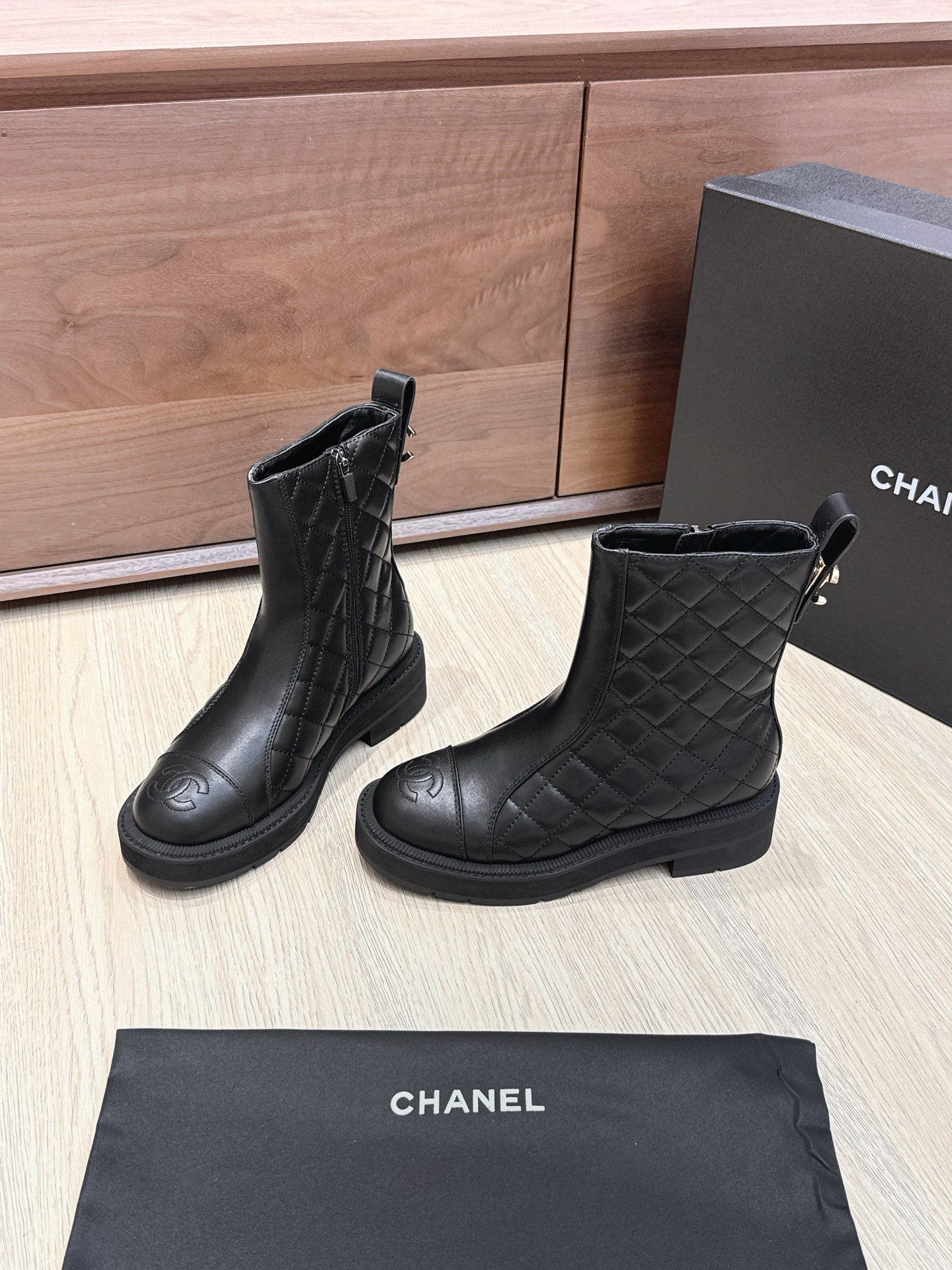 CC 25s Knight Ankle Boots 50mm Black Quilted Cowhide 461559