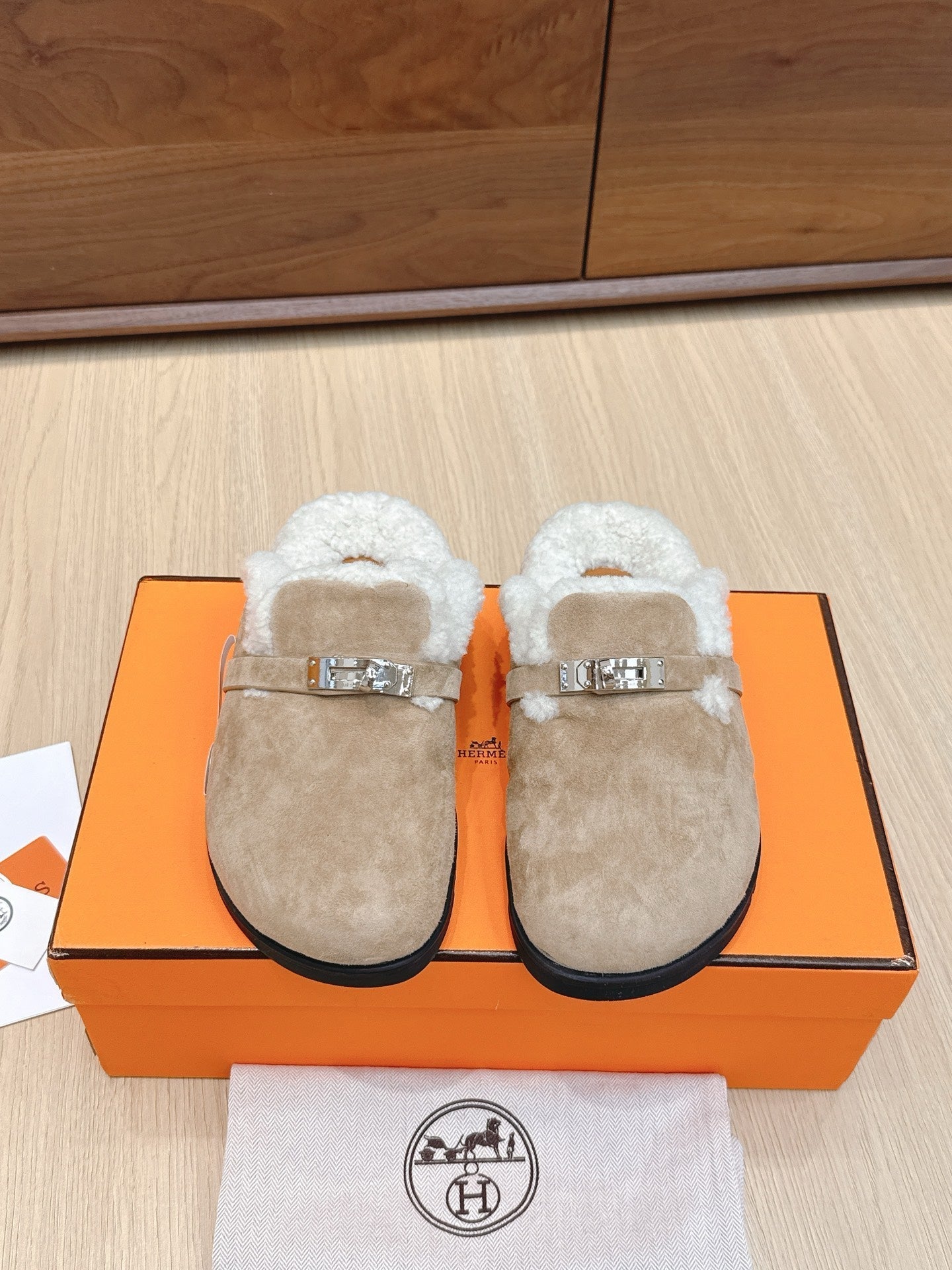 HM 25 Carlotta Mule Light Brown Shearing Suede 462184
