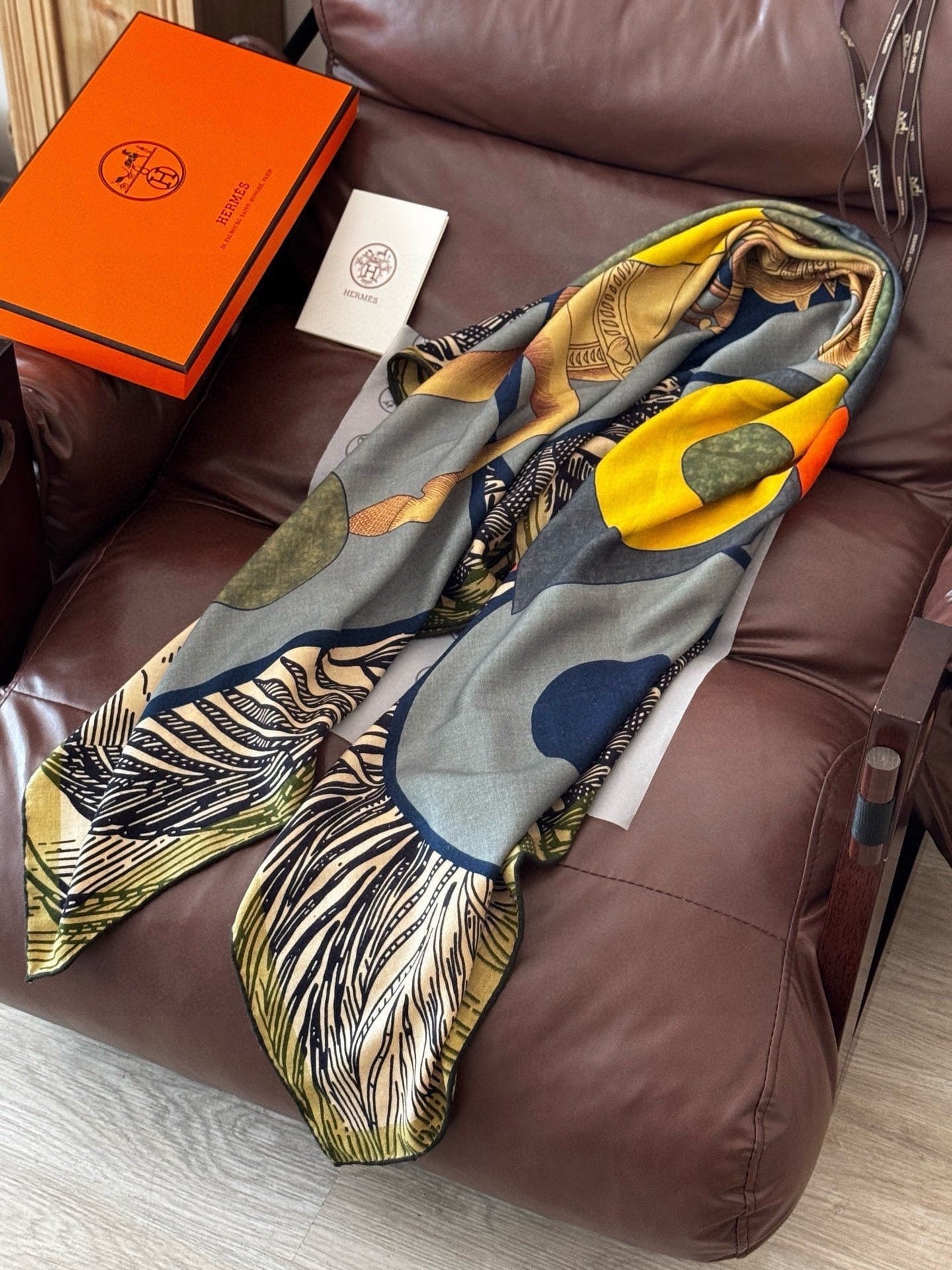 Cavalier en Formes shawl 140cm Gray Colorful Cashmere Silk 168141