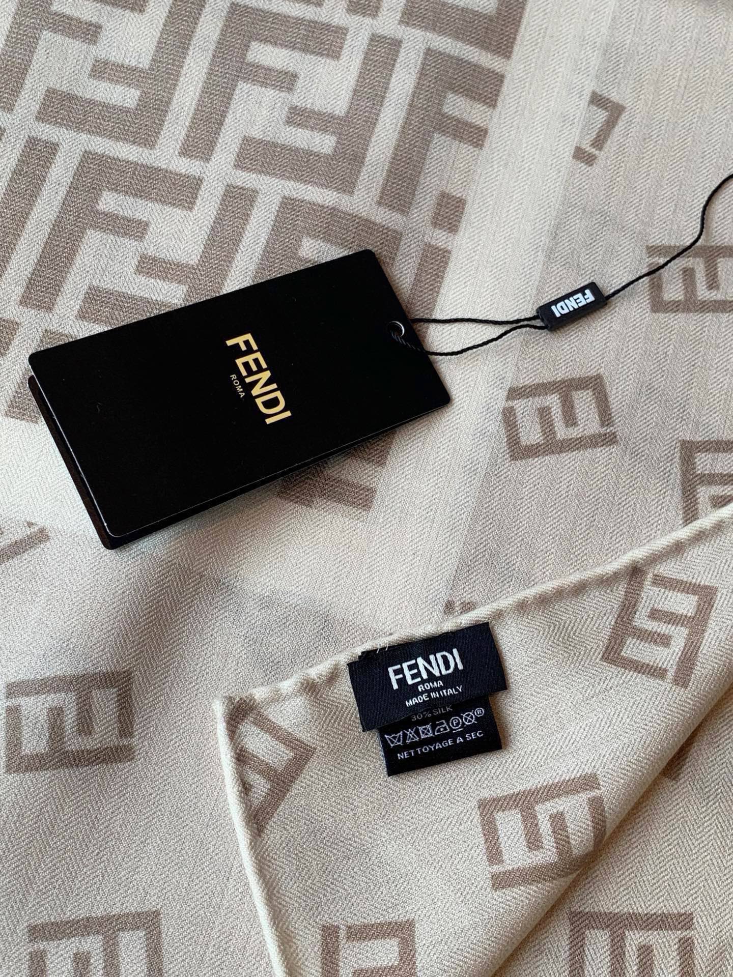Fendi Scarf 140*140cm Cream Cashmere Silk 286296