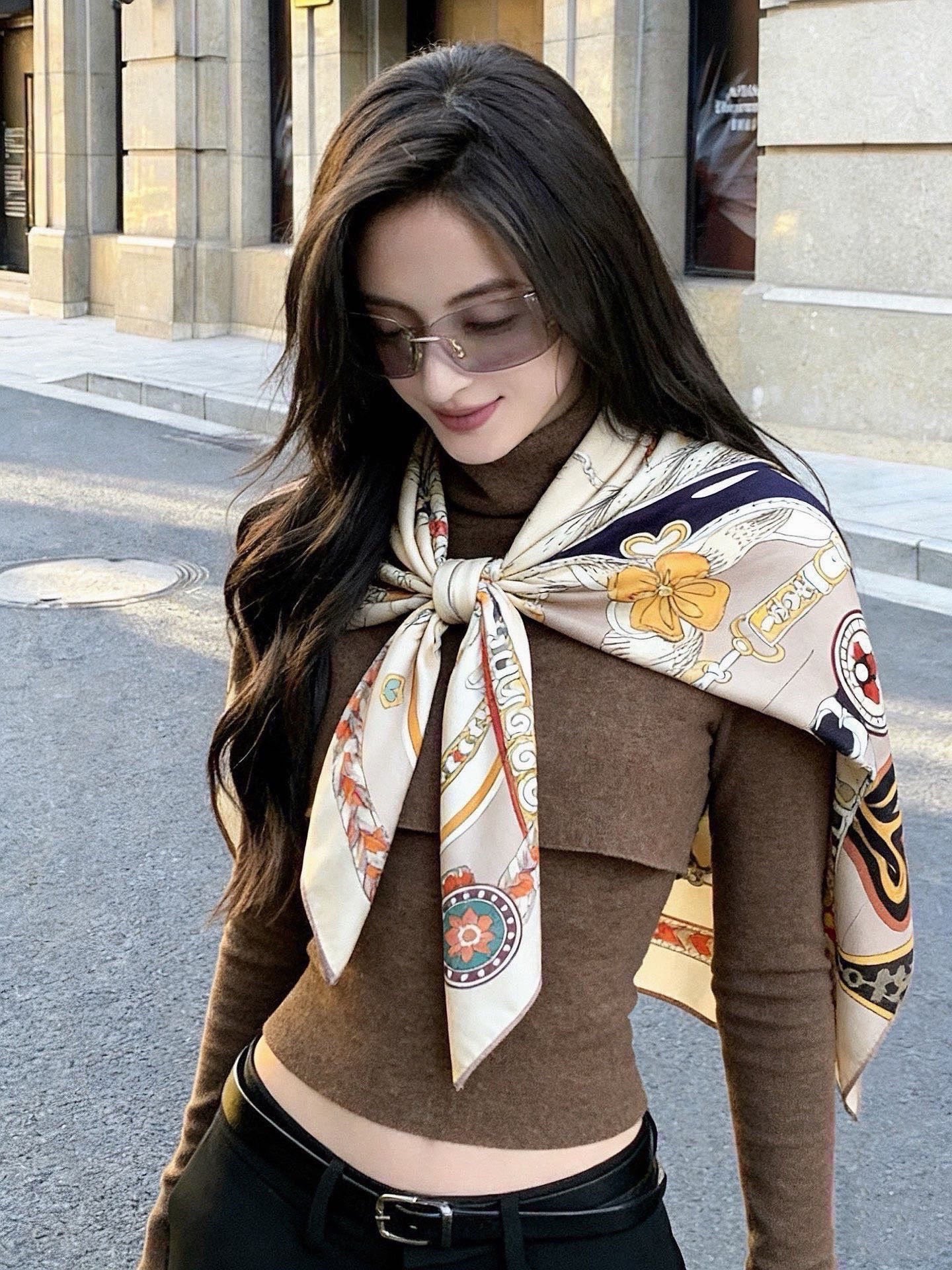 Fendi Walking Around Rome Scarf 140x140 Cashmere Silk 328841