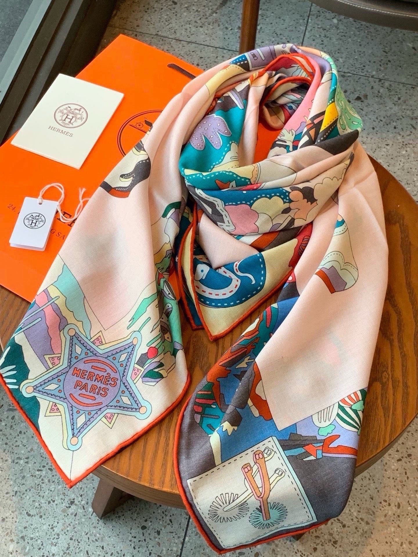 HM Bottes Story Scarf 140x140 Light Pink Cashmere Silk 328850