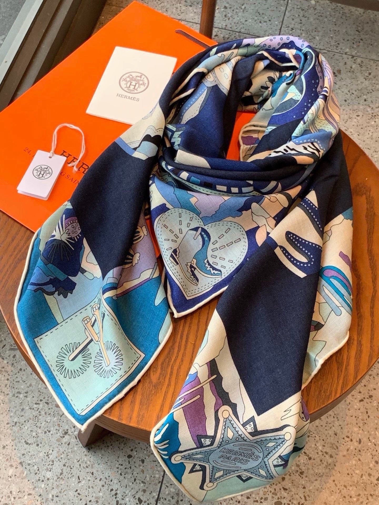 HM Bottes Story Scarf 140x140 Cashmere Silk 328853