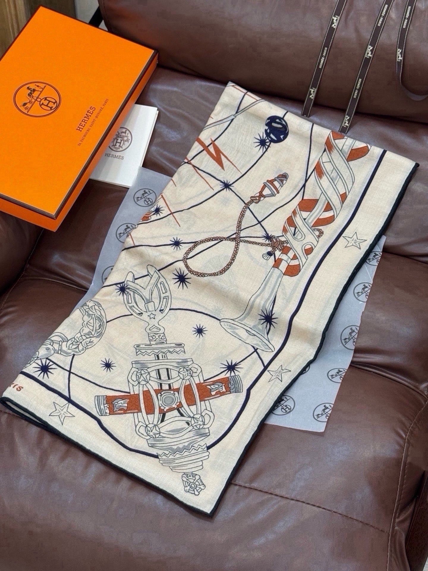 HM 26s Scarf 140 In Cashmere And Silk 216490