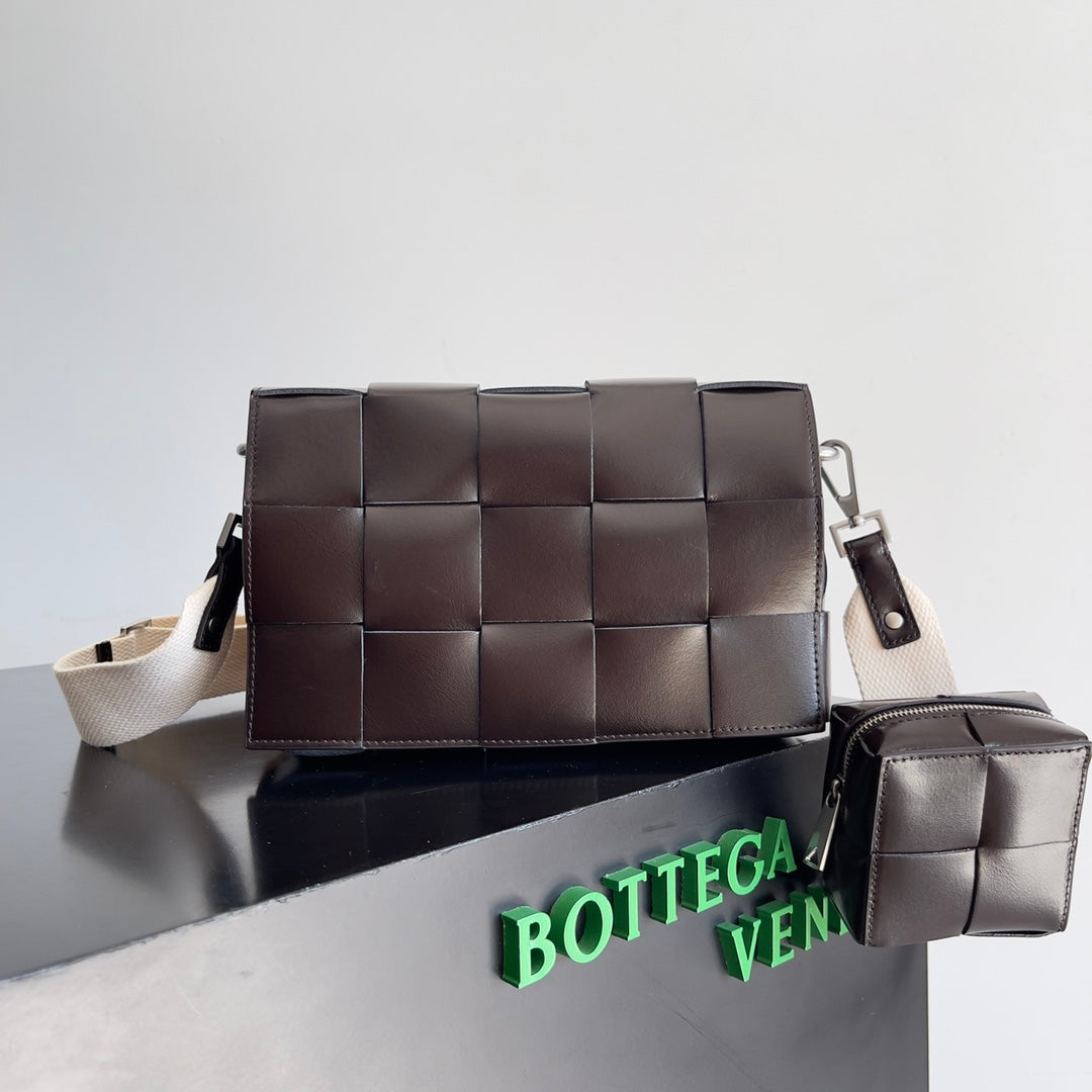 BV Two-In-One Cassette Bag 26cm Brown Leather