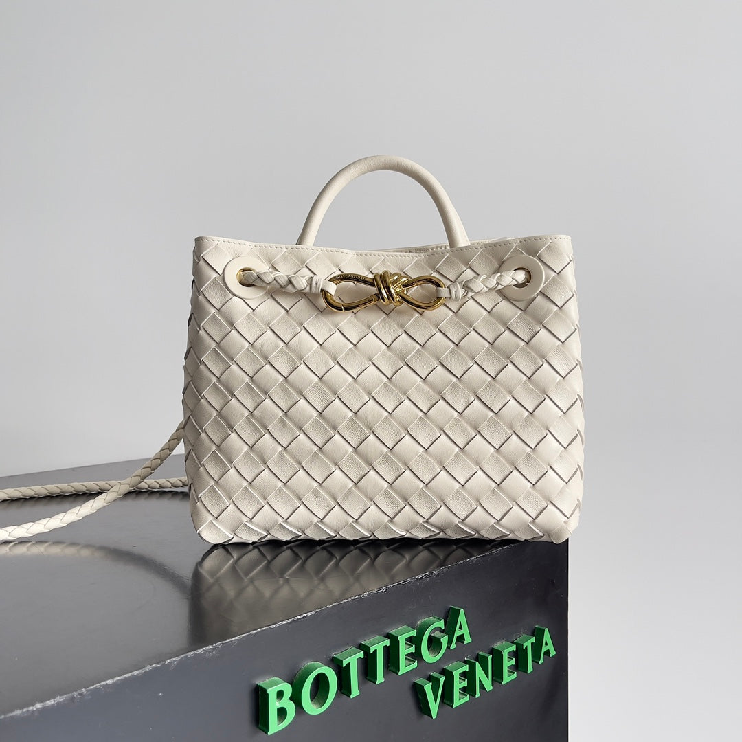 BV Small Andiamo 25 In Cream Lambskin Ghw 249677