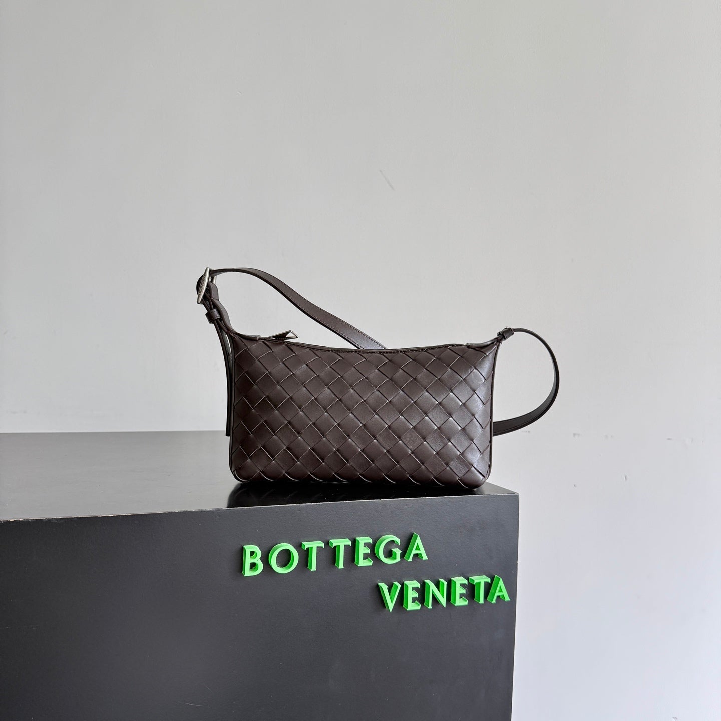 BV Traveler Phone Pouch Coffee Intrecciato Calfskin