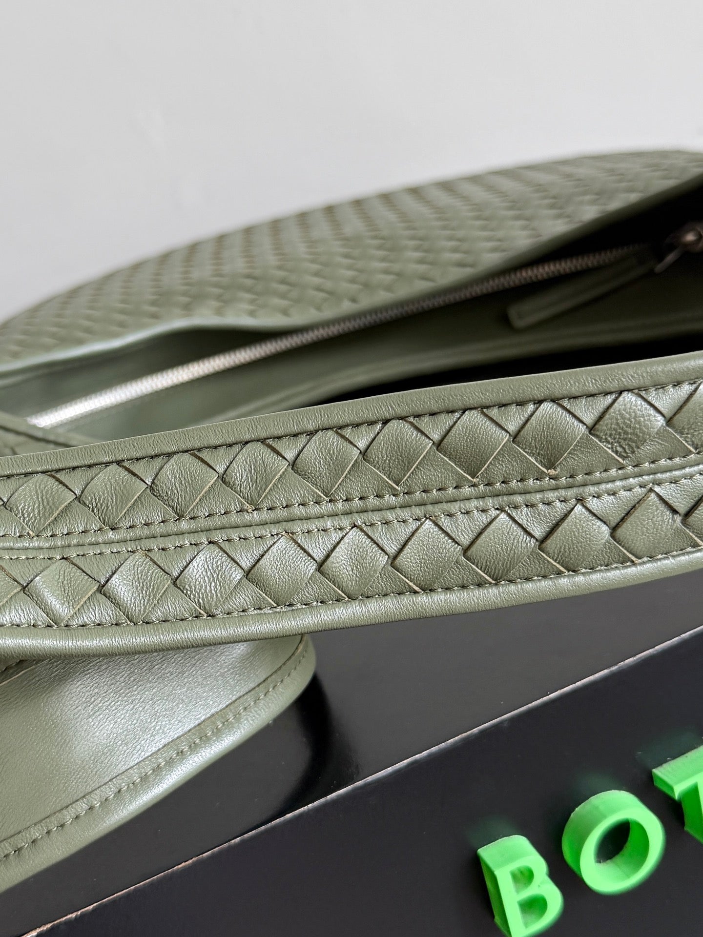 BV 25s Veneto Bag 38cm Olive Calfskin Hardware