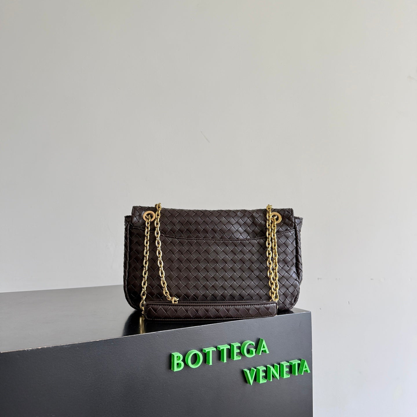 BV 26s Madison Bag 27cm Coffee Intrecciato Leather