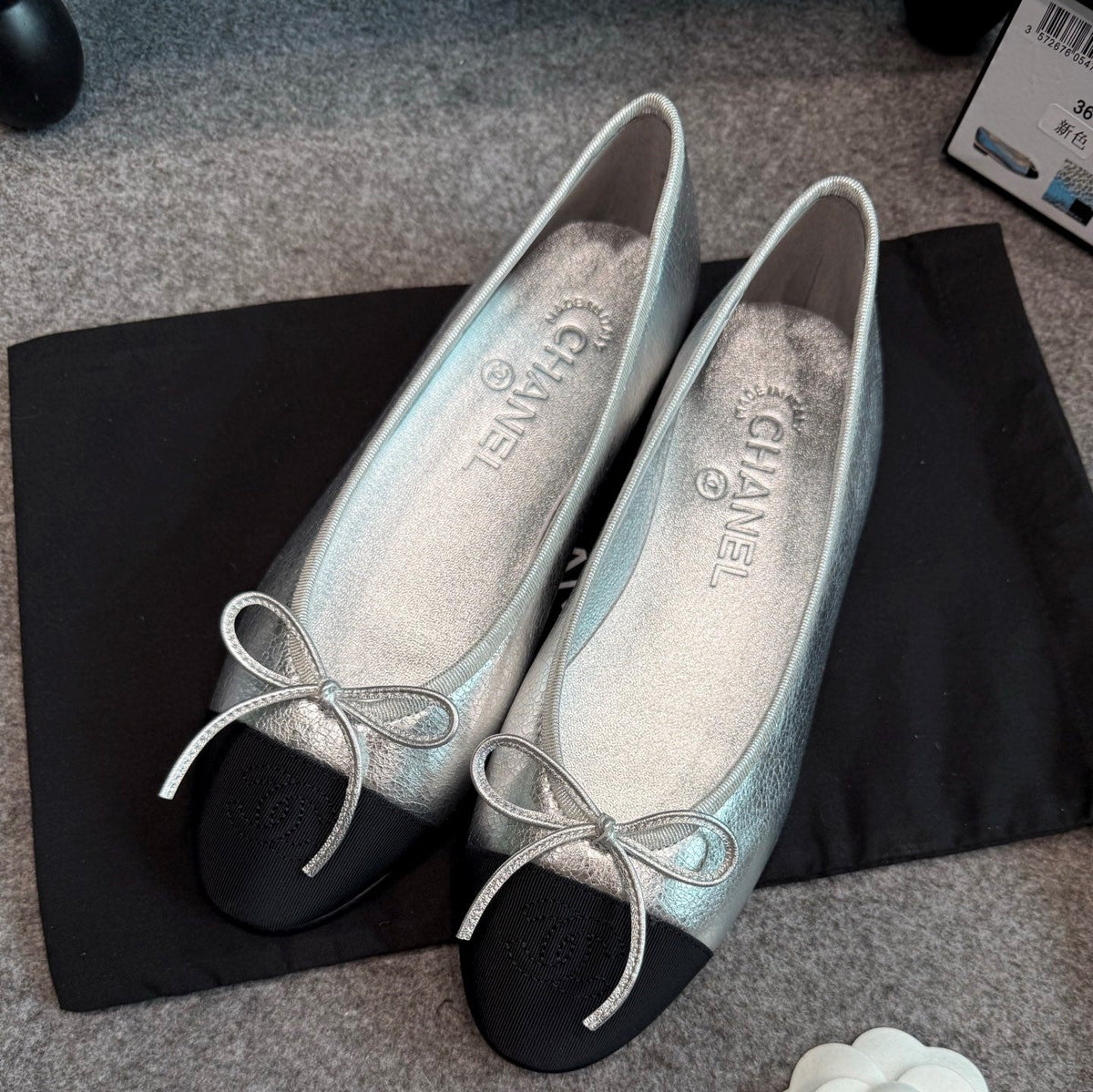 CC 26s Ballet Flats 1cm Silver Black Metallic Leather 118958