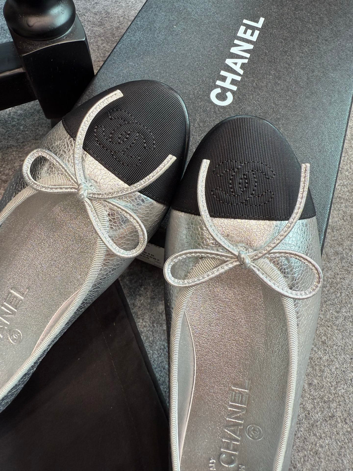 CC 26s Ballet Flats 1cm Silver Black Metallic Leather 118958