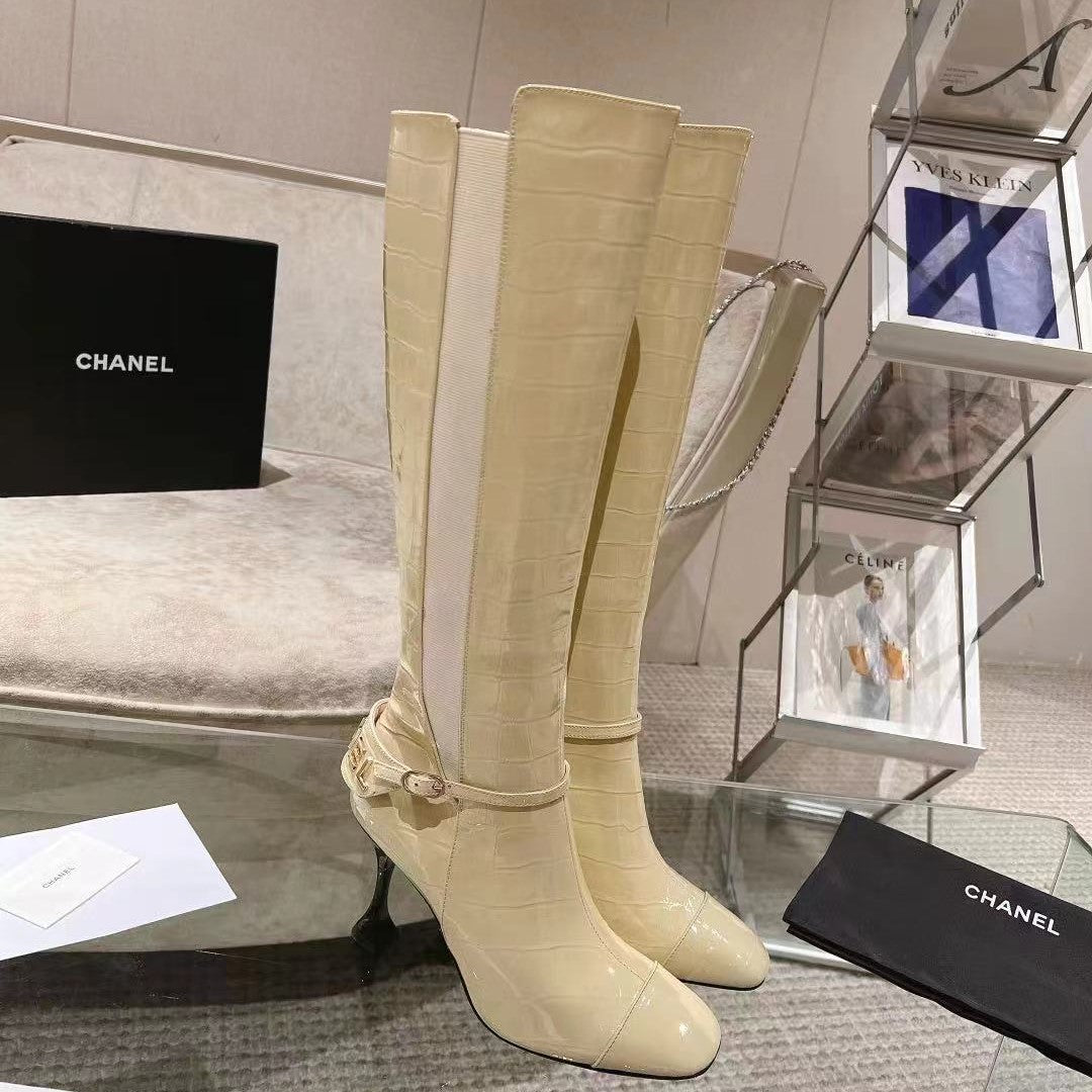CC 26S Chain Buckle Croc Jumping Boots 9cm Beige Patent Leather 117688